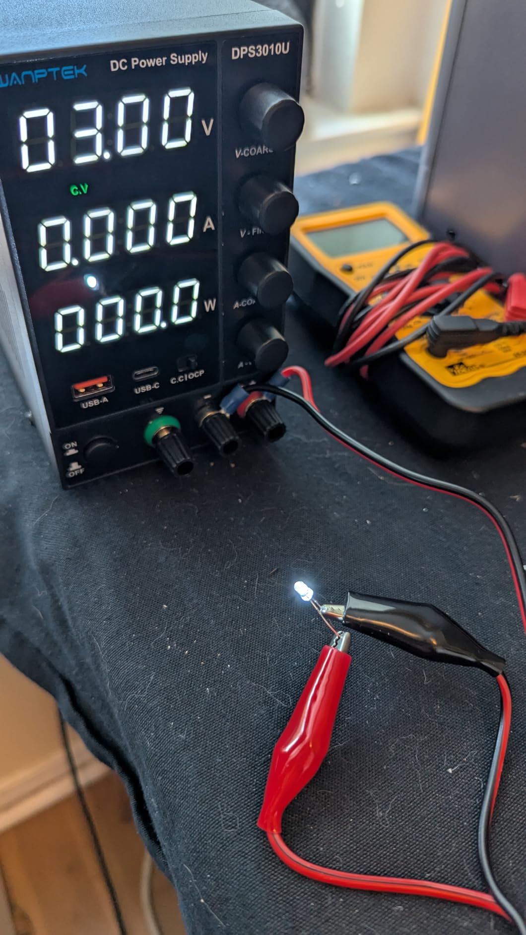 DC Power Supply Variable 0-30V 0-10A, Adjustable Switching Regulated Bench Power Supply with Encoder Coarse & Fine Knob, 3.6A USB & Type-C Quick-Charge, OCP Overcurrent Protection customer photo 2