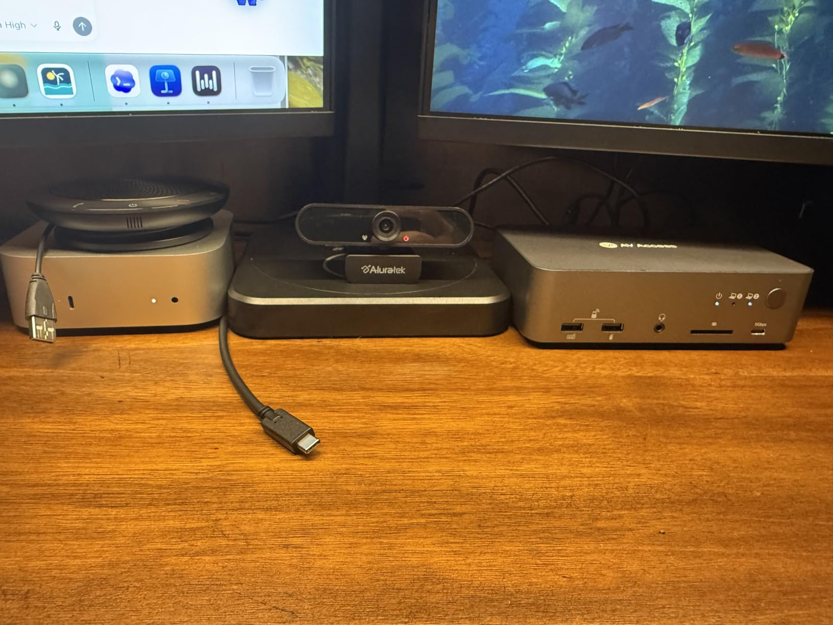 AV Access KVM Switch Dock 2 Monitors 2 Laptops, 4K KVM Switch Dual Monitor customer photo 1