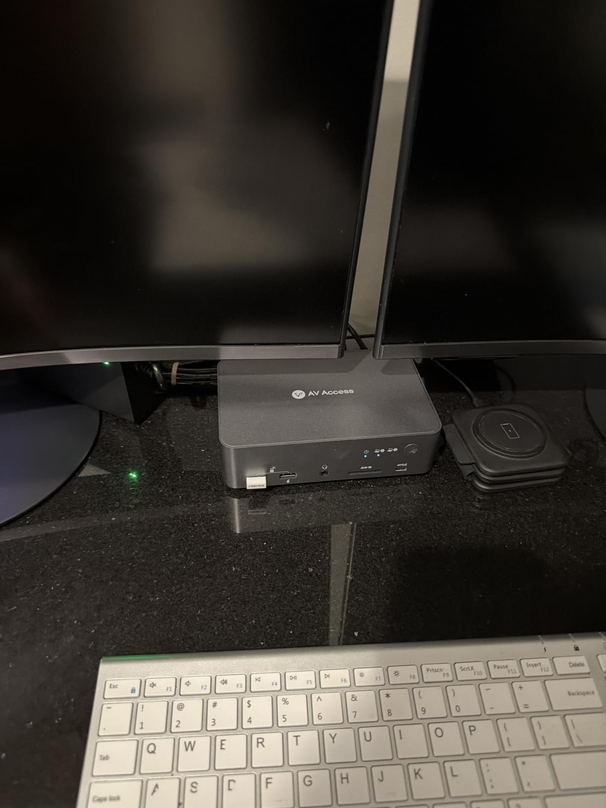 AV Access KVM Switch Dock 2 Monitors 2 Laptops, 4K KVM Switch Dual Monitor customer photo 2