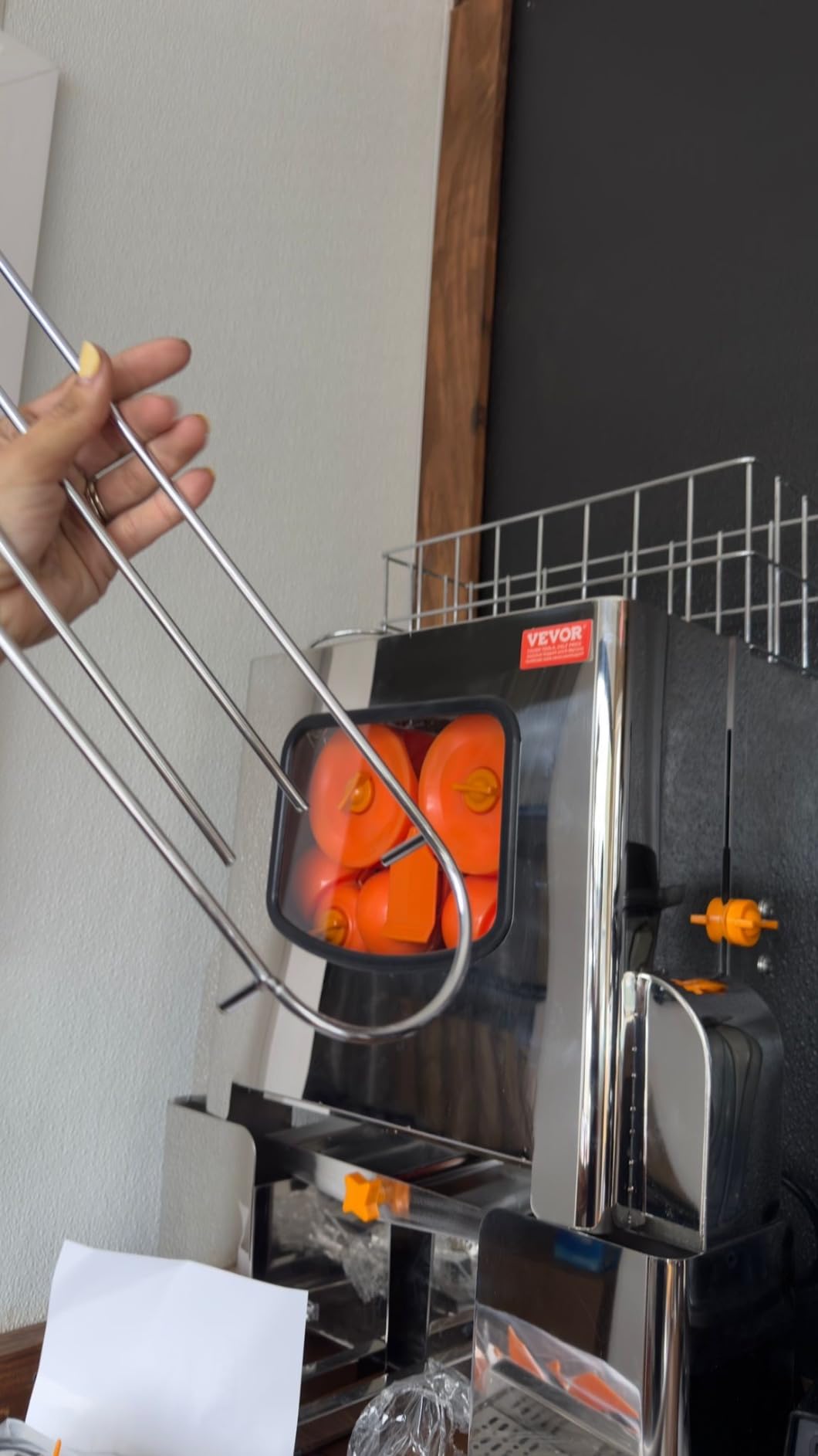 VEVOR Commercial Orange Juicer Machine, 120W Automatic Feeding Juice Extractor, Stainless Steel Juice Extractor for 25 Oranges Per Minute, with Pull-Out Filter Box, PC Cover, 2 Peel Collecting Buckets customer photo 2