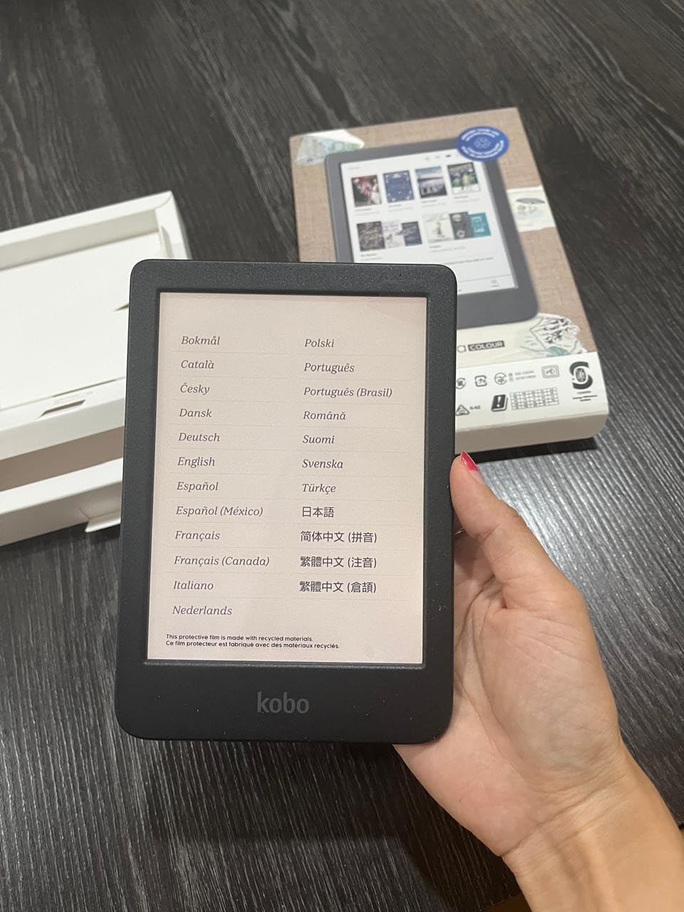 Kobo Clara Colour | eReader | 6” Glare-Free Colour E Ink Display | Dark Mode Option | Waterproof | Audiobooks | 16GB of Storage | Black customer photo 1