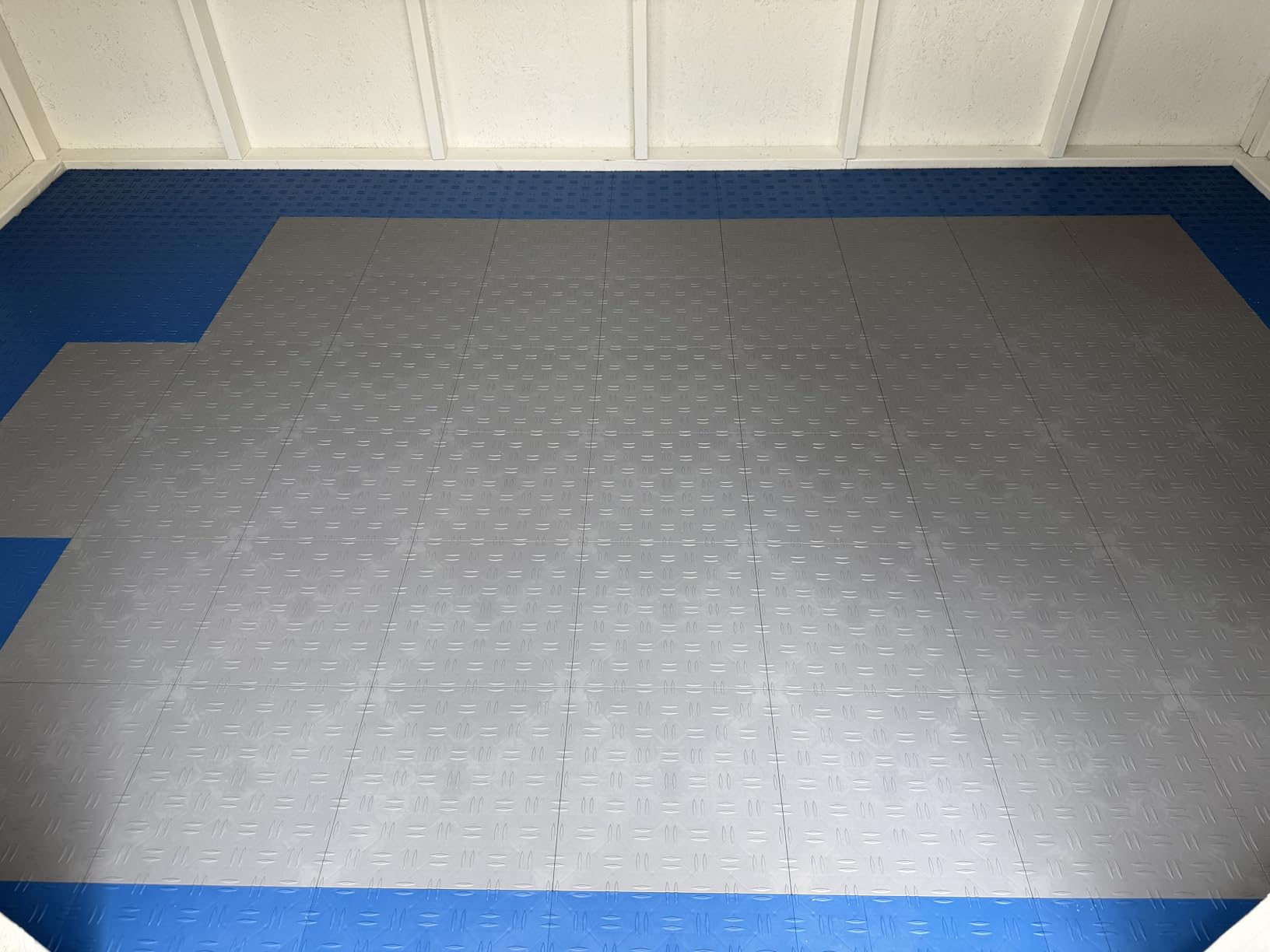 VEVOR Garage Floor Tiles 12 x 12 x 0.53 inch, Interlocking Design Ease of Installation Double-Sided Texture Non-Slip Sturdiness, for Garages, Basements, Repair Shops, Black, 50 Pack customer photo 2