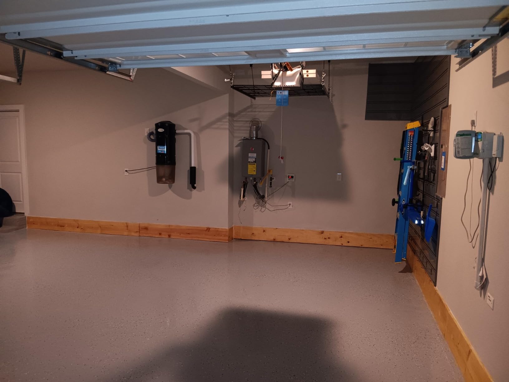 Magic Resin | Polyaspartic Aliphatic Polyurea Floor Coating System | Clear & UV Stable | Ultra Durable & Excellent Resistance to Abrasion and Chemical (2 Gallon) customer photo 1
