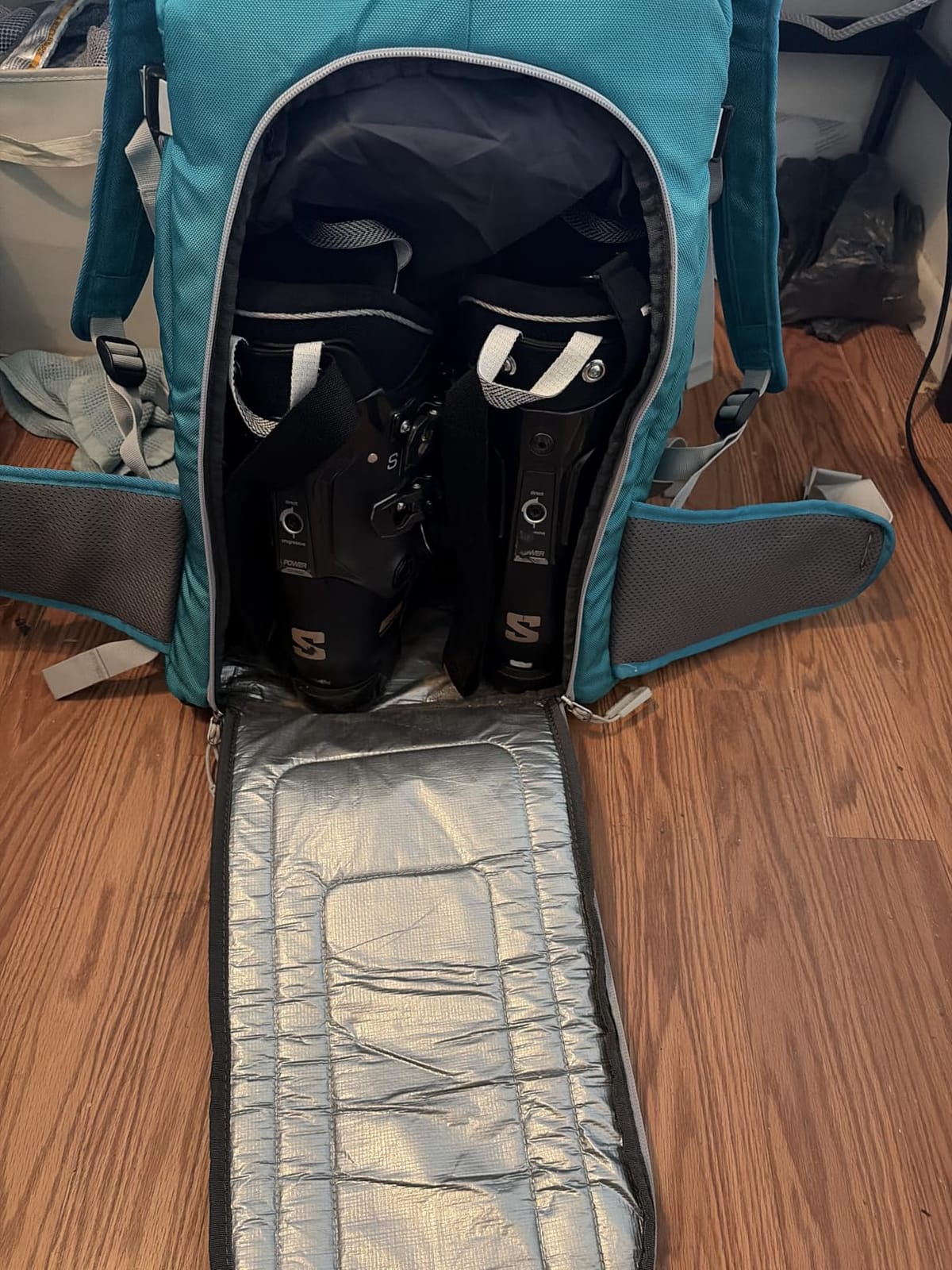 Unigear Ski Boot Bag Backpack 50L/70L for Helmet, Goggles, Skis & Snowboard customer photo 1