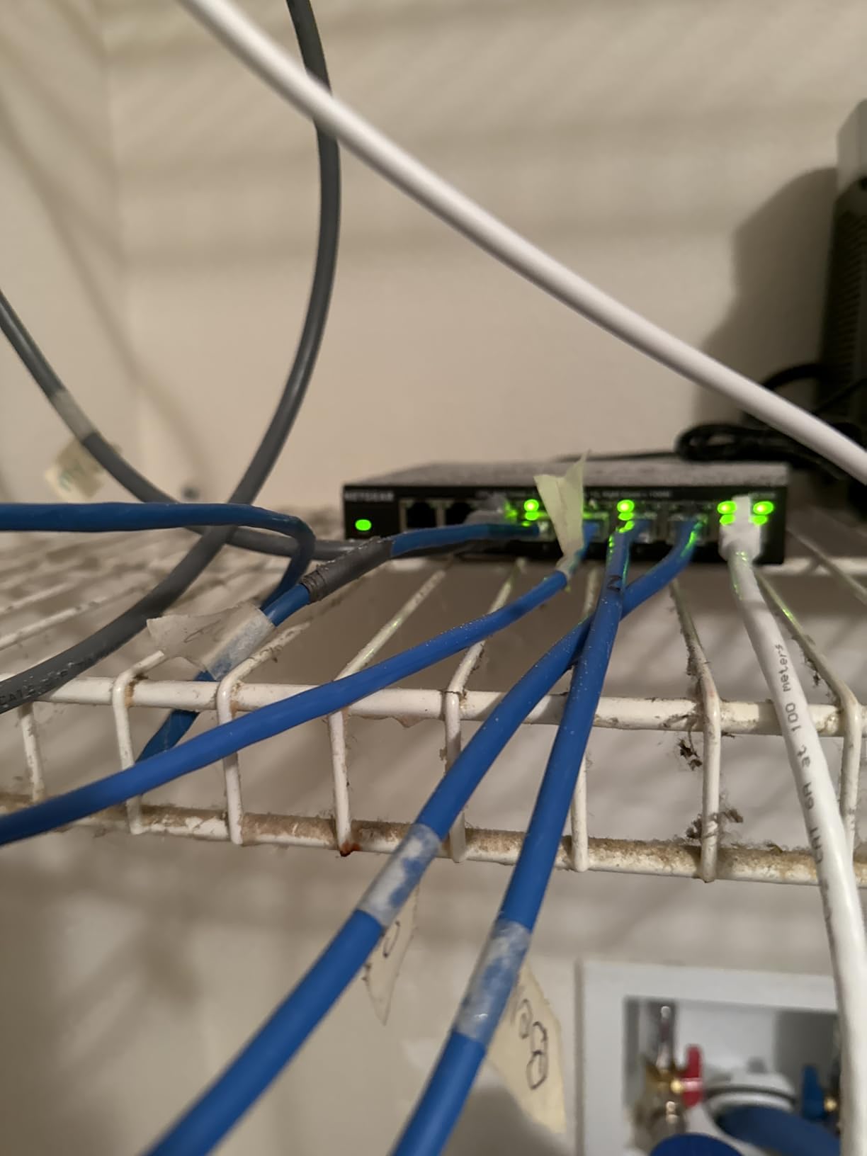 NETGEAR 8-Port 2.5G Multi-Gigabit Ethernet Unmanaged Network Switch (MS308) customer photo 1
