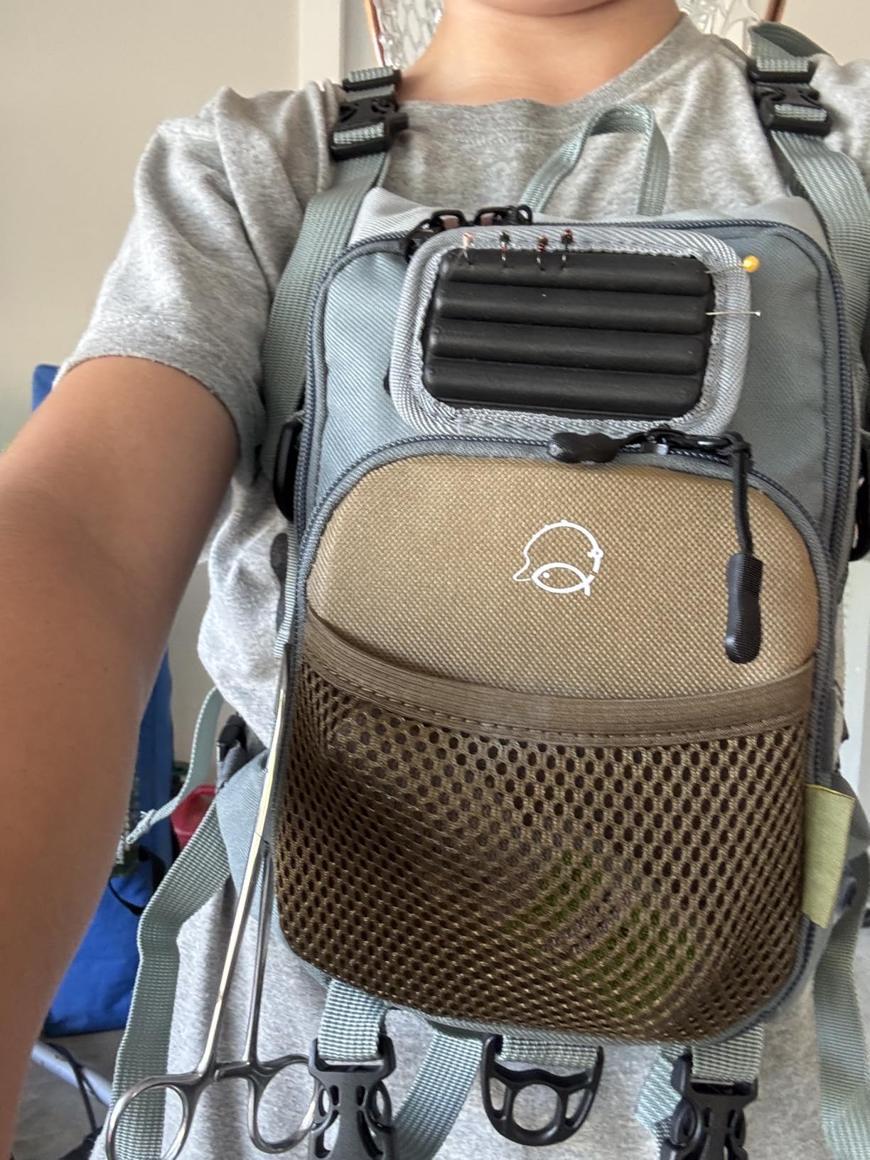 Qiullen Fly Fishing Chest Pack, Waterproof Tackle Bag with Zip-Down Workstation, Fly Box Storage, Net Holder, Adjustable Straps for Wading and Stream Fishing customer photo 1