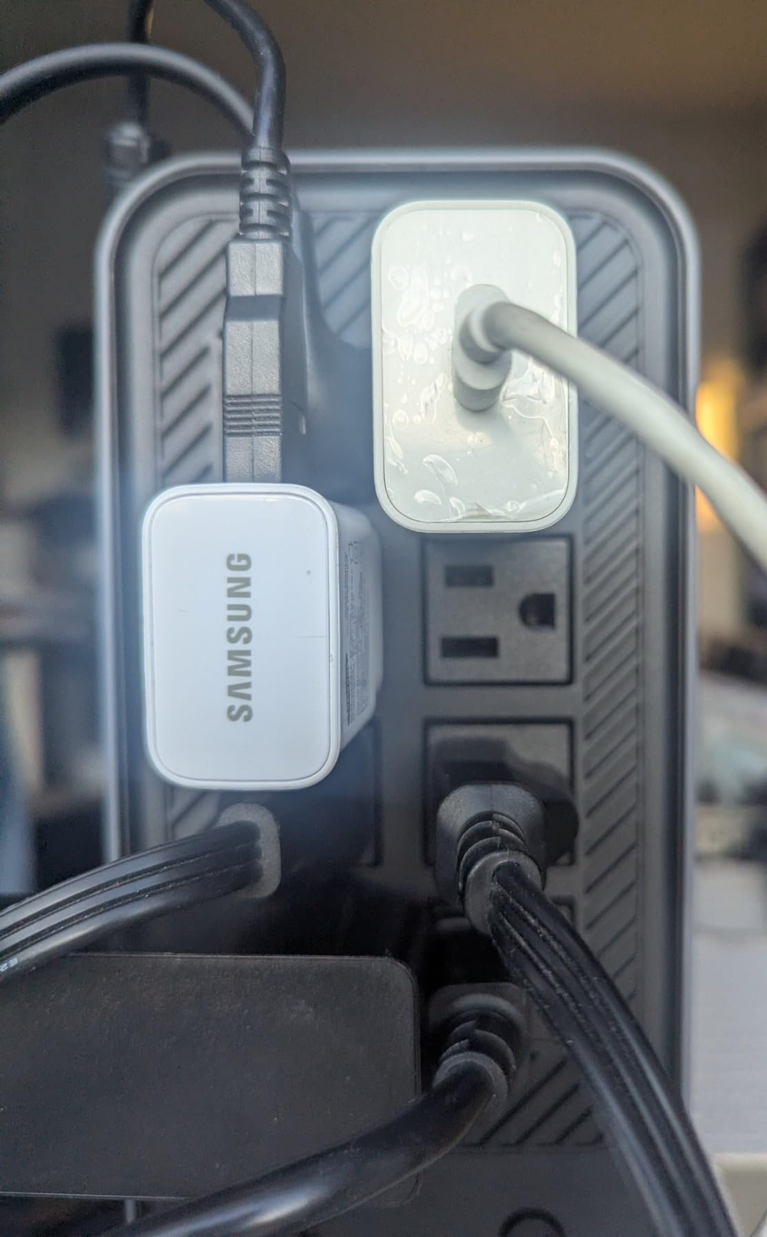 GOLDENMATE 1000VA/600W Lithium UPS Battery Backup & Surge Protector, White customer photo 2