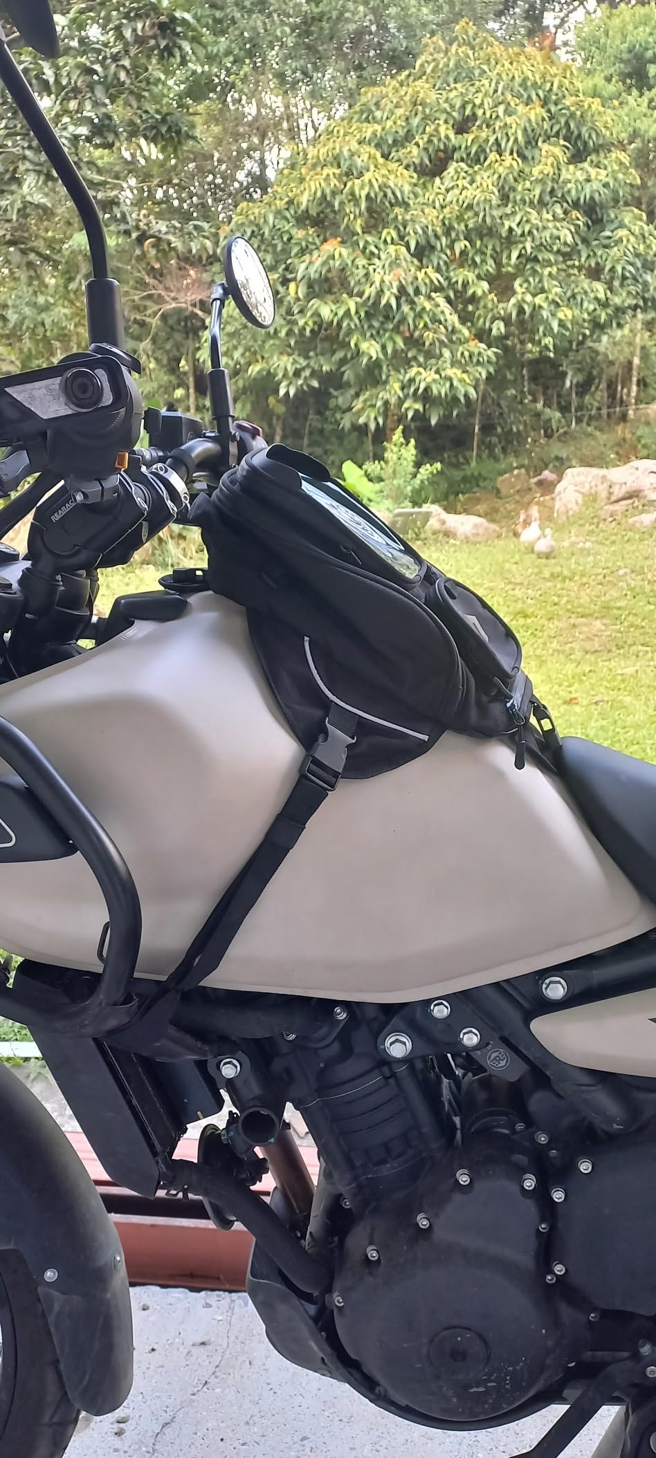 ILM Motorcycle Tank Bag Magnetic Waterproof Touch Screen Phone Pouch BT01 customer photo 2