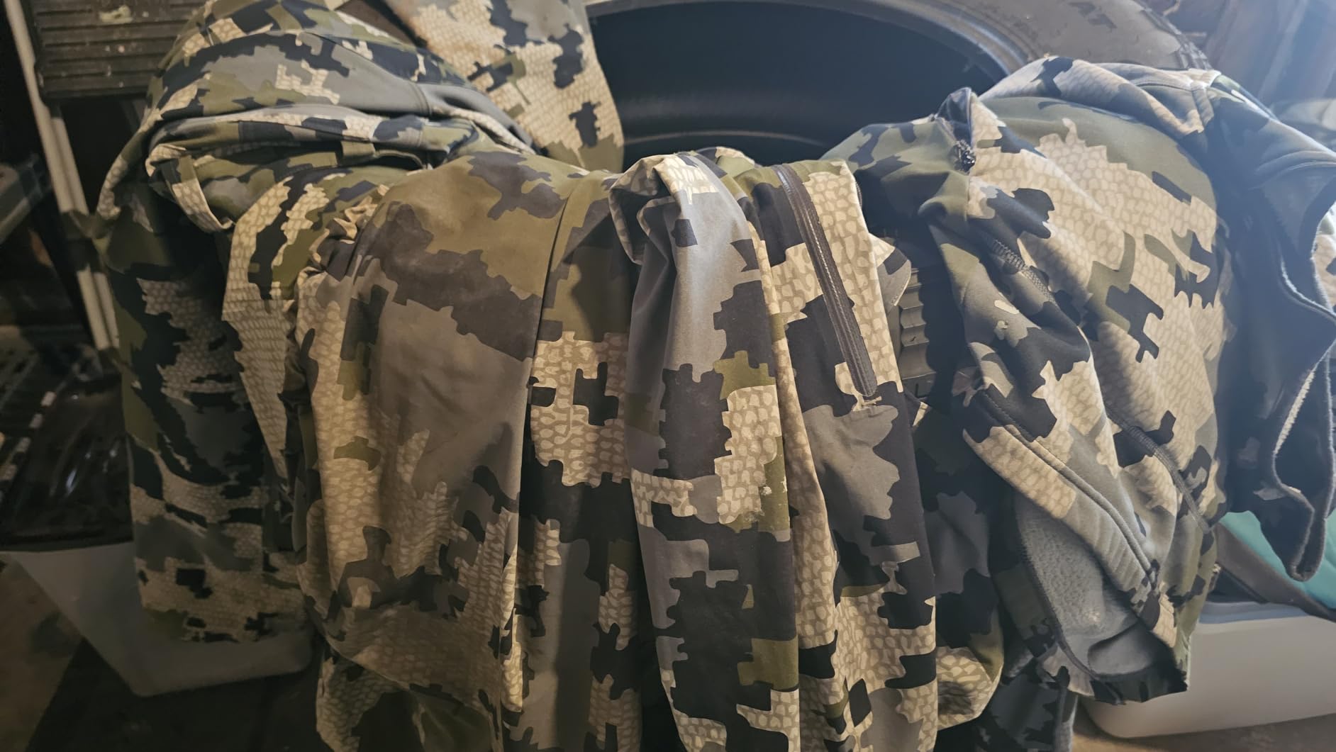 KUIU Guide PRO Hooded Soft Shell Hunting Jacket, Wind & Water Resistant customer photo 1