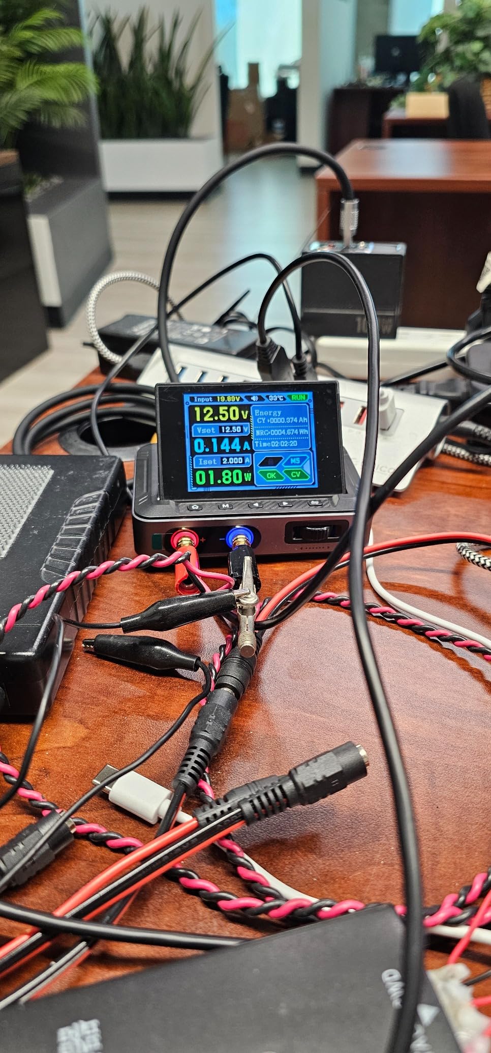 FNIRSI DPS-150 DC Power Supply Variable 30V 5A, 4-Digit IPS Flip Display customer photo 1