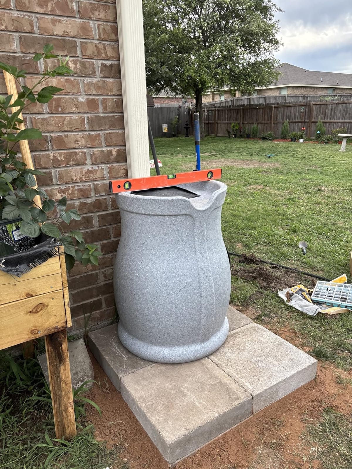 FCMP Outdoor Catalina 45 Gallon Rain Barrel, Black customer photo 2