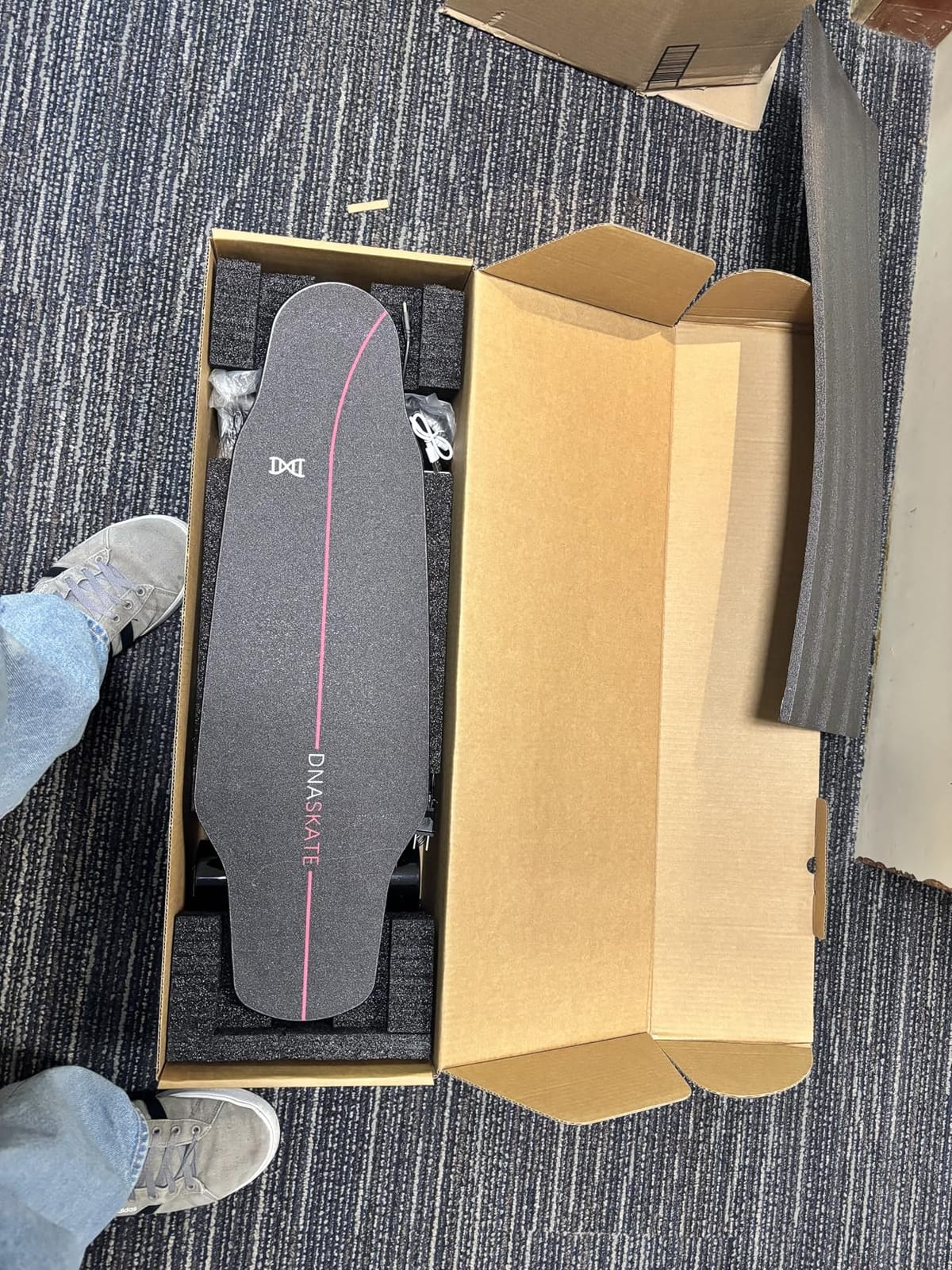 M8 Electric Skateboard with Remote, 15Mph Top Speed,9Miles Range,400 Hub-Motor, Skateboard for Adults &Teens customer photo 1