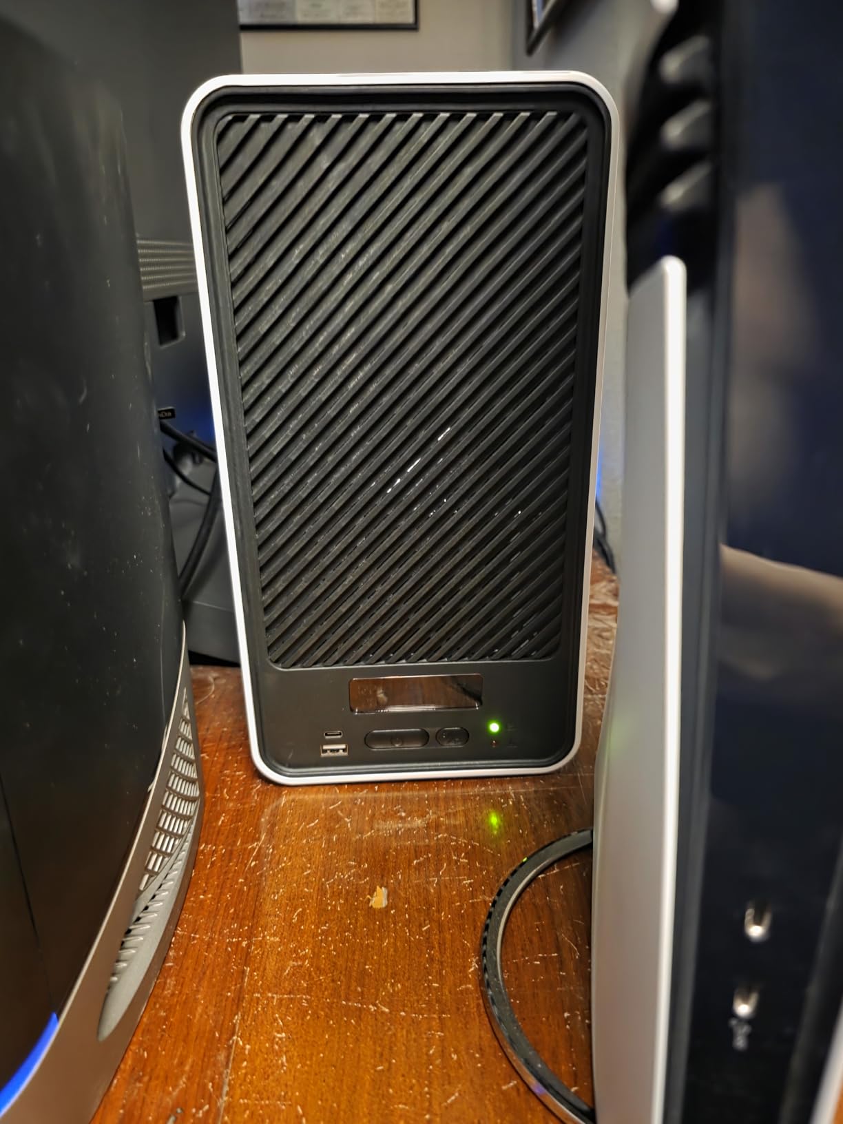 GOLDENMATE 1500VA/1000W Lithium UPS Battery Backup & Surge Protector, White customer photo 2