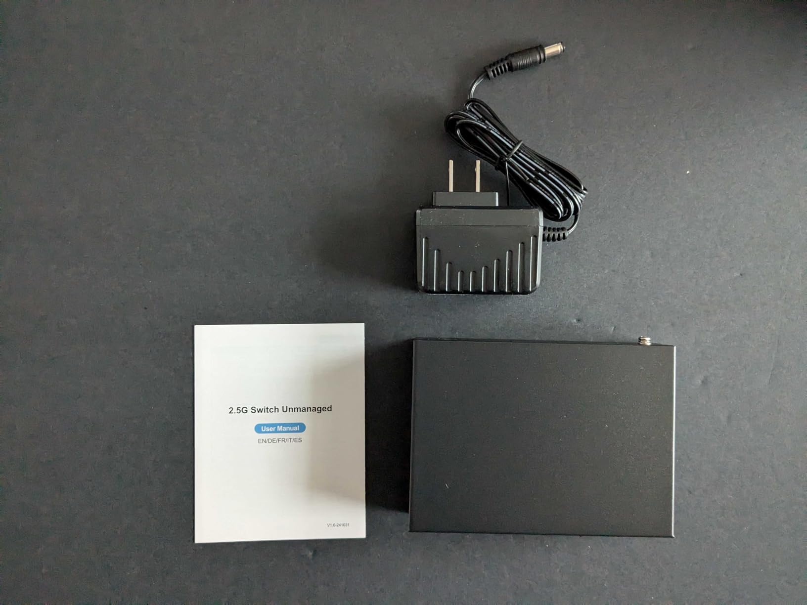 6 Ports 10Gb Unmanaged Ethernet Switch with 4*2.5G Base-T Ports, 2*10G RJ45 Ports. 60Gbps Switching Capacity, GiGaPlus 10Gbps Network Switch for 2.5G/10Gbps NAS/PC, WiFi6 Router, Wireless AP customer photo 2