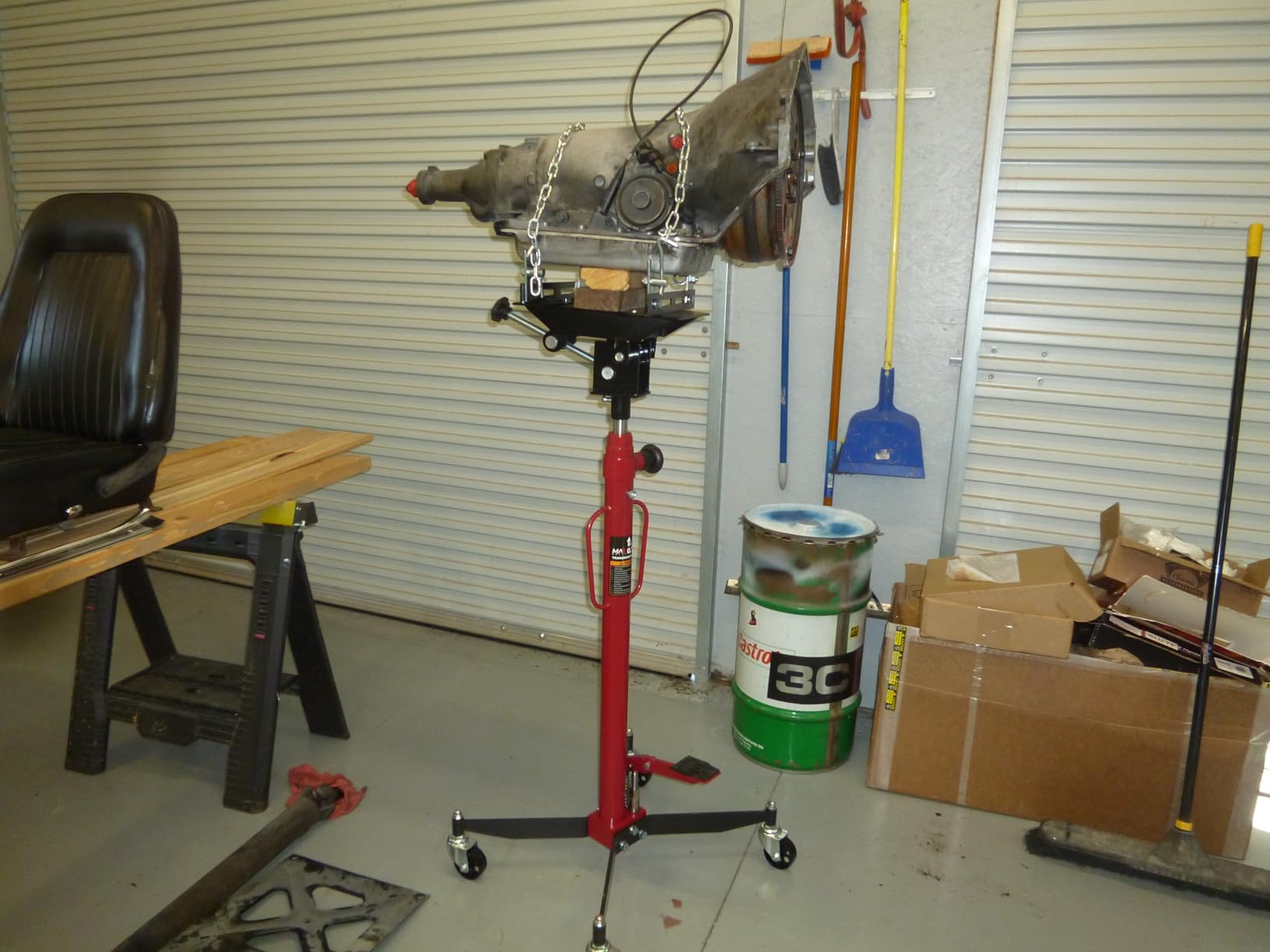 0.75 Ton (1660 lbs) Hydraulic Telescoping Transmission Jack with 360° Swivel Wheels, Foldable Foot Pedal, Adjustable Garage/Shop Lift Hoist for Auto Repair & Vehicle Maintenance customer photo 2