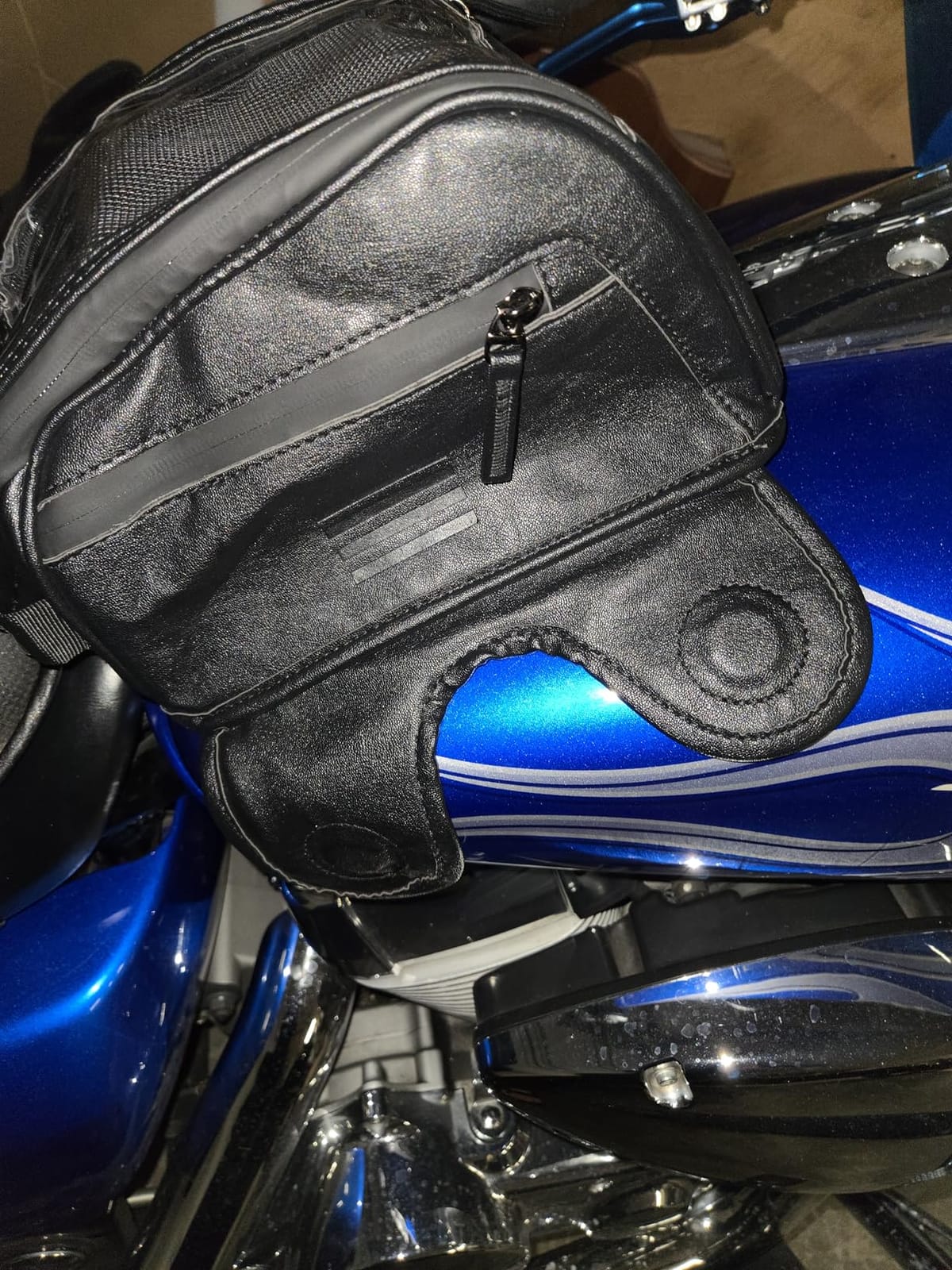 KEMIMOTO Motorcycle Tank Bag, 7L Magnetic Tank Bag, Black | Water-Resistant, Large Touchscreen Phone Film, Motorbike Fuel Tank Storage Bag, Leather customer photo 2