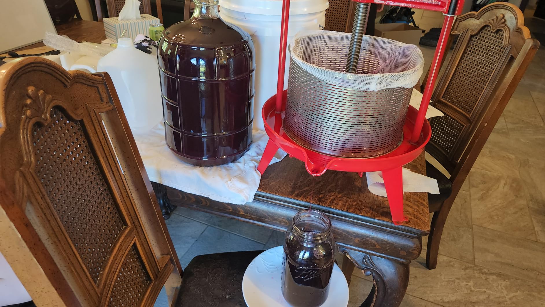 VEVOR 3.69 Gal/14L Fruit Wine Press, Stainless Steel Basket with Cross-beam and Triangular Structure, Manual Juice Maker, Cider Apple Grape Tincture Making Press with T-Handle for Kitchen Home customer photo 2