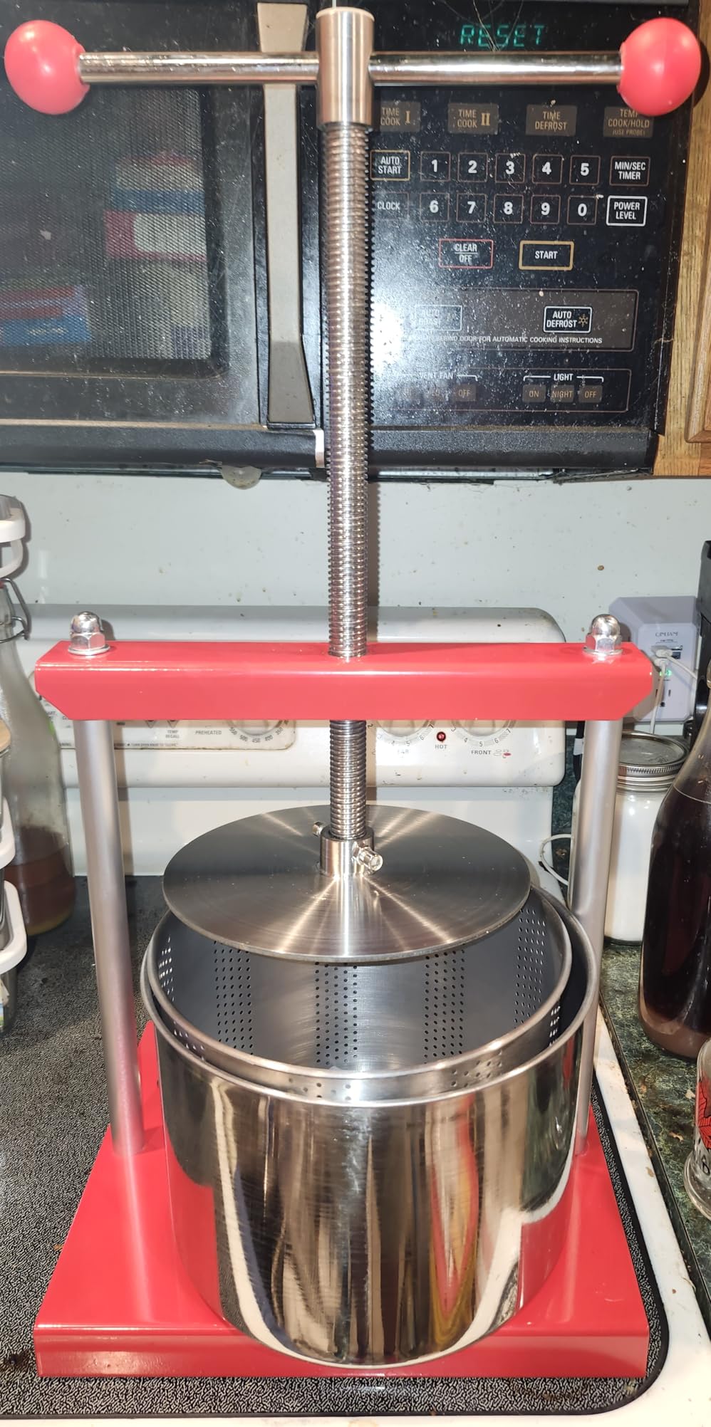 VEVOR 3.17 Gal/12L Fruit Wine Press, 2 Stainless Steel Barrels, Manual Juice Maker, Cider Apple Grape Tincture Honey Olive Oil Making Press with Triangular Handle for Outdoor Kitchen Home customer photo 2