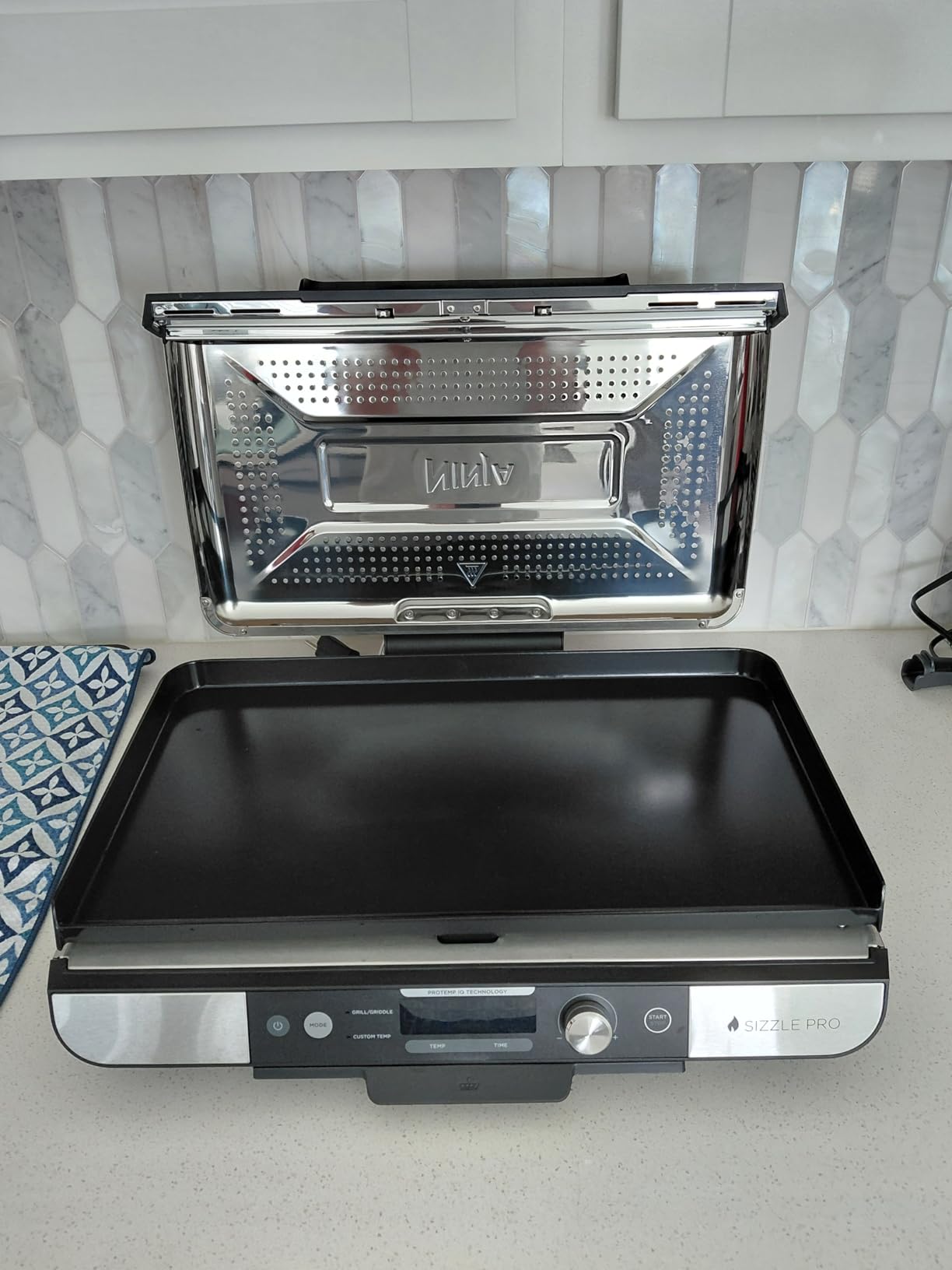Ninja® Sizzle™ Pro XL 20'' Indoor Griddle & Grill, Silver, GX101 customer photo 2