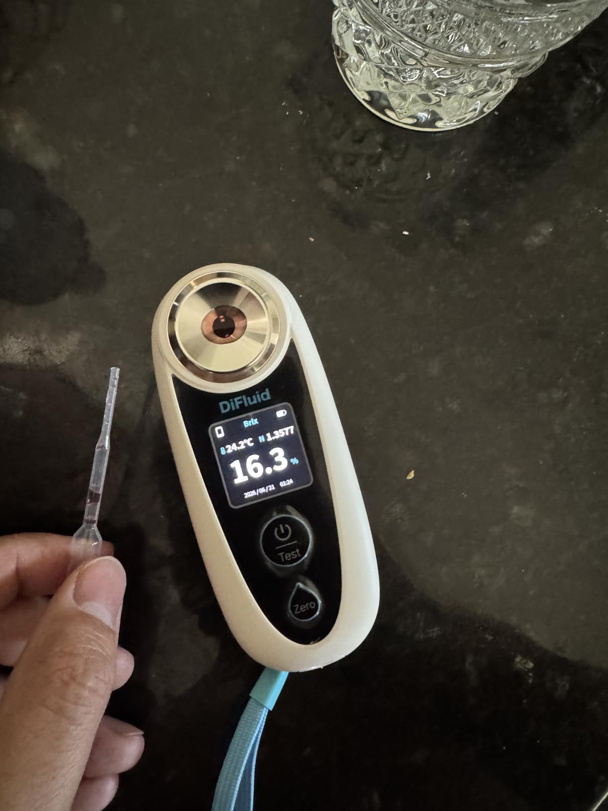 Digital Brix Refractometer, ±0.1%, Precisionwith ATC, Rechargeable & Portable, for Fruit, Juice, Vegetables & Homebrewing customer photo 1
