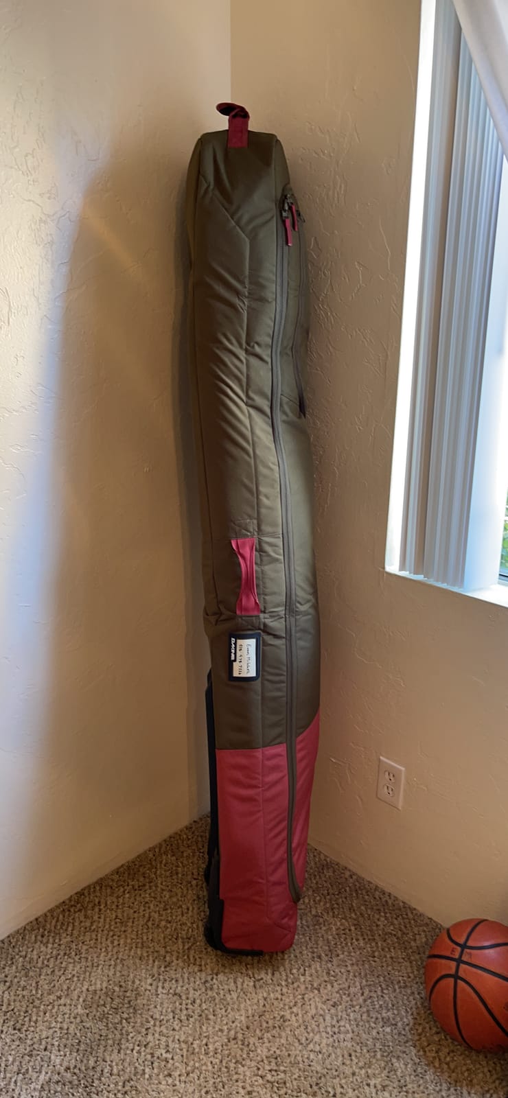 Dakine Low Roller Snowboard Bag, Snowboard Travel Bag customer photo 1