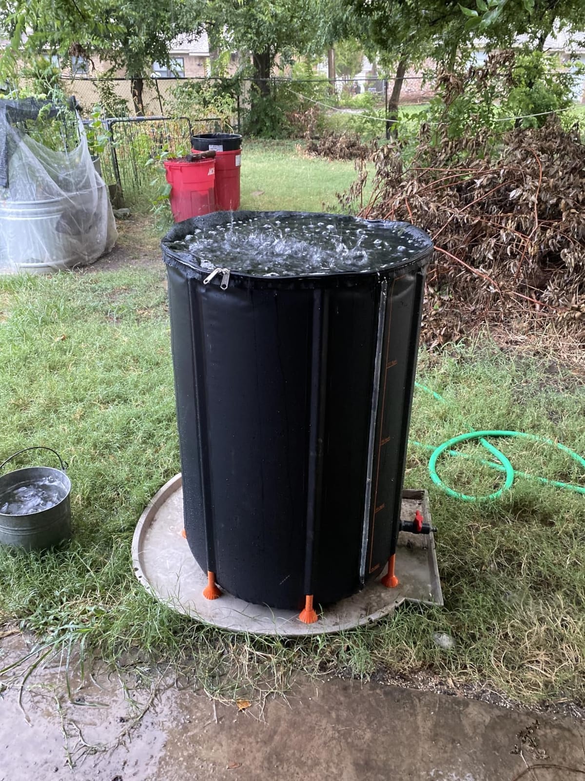VEVOR Collapsible Rain Barrel, 53 Gallon Portable Rain Water Collection Barrel, 1000D PVC Rainwater Collection System, Garden Water Catcher Tank Storage Container with Spigot & Overflow Kit, Black customer photo 1