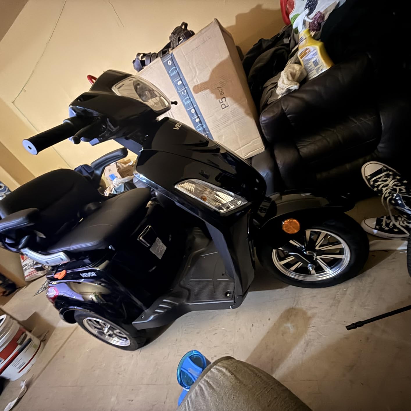 VEVOR 4-Wheel Enclosed Mobility Scooter for Seniors Adults, 660lbs Capacity, 3-Seater 2000W Electric Recreational Mobility Scooter 45 Miles Long Range, Remote Unlock, All-Terrain for Touring Shopping customer photo 2