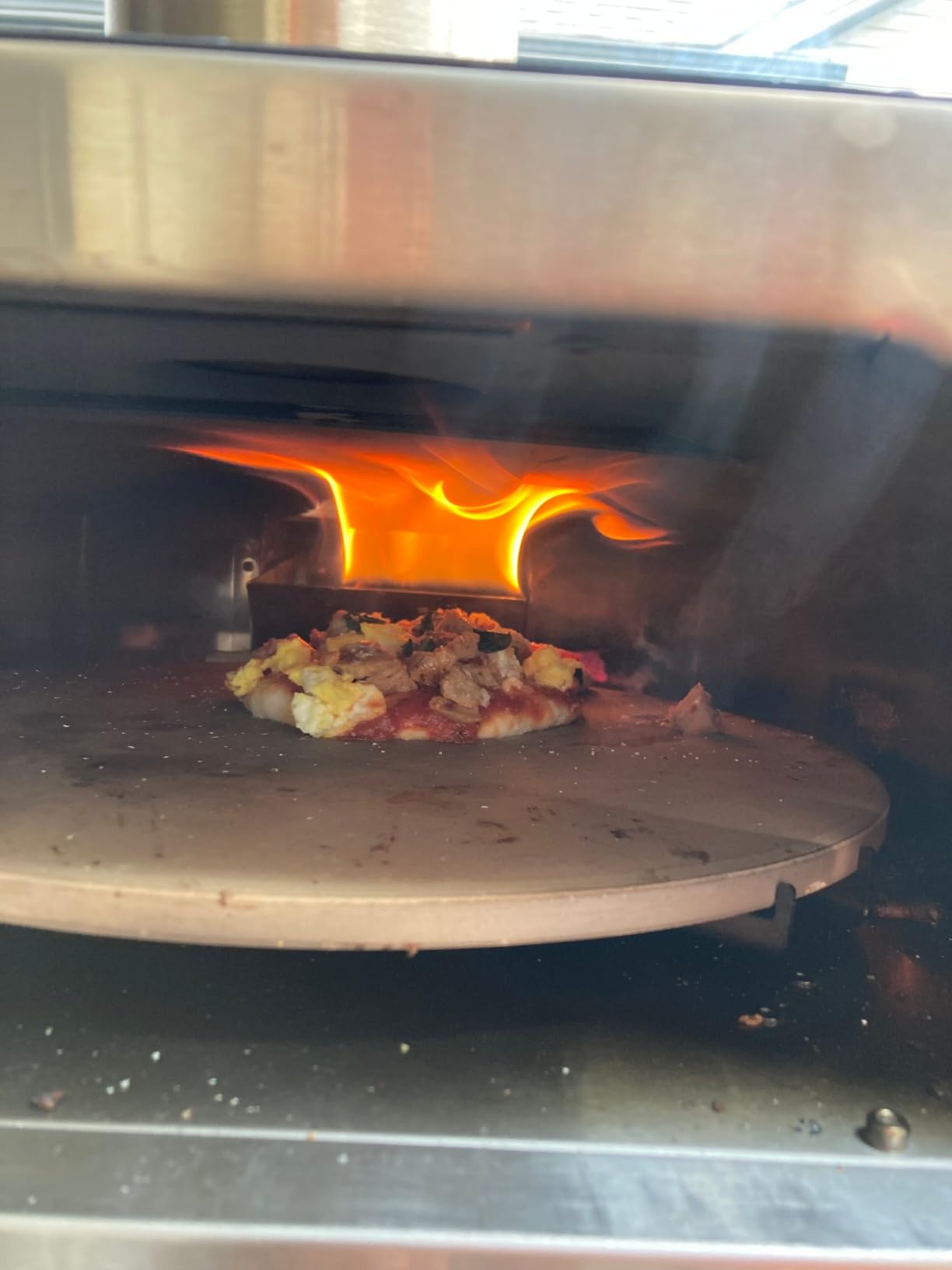VEVOR Dual Fuel Pizza Oven Outdoor, 16 in Wood Fire & Propane Gas Pizza Oven, Portable Pellet & Propane Pizza-Maker with Thermometer, Large Multi Fuel Pizza Cook for Outside Camping & Backyard customer photo 2
