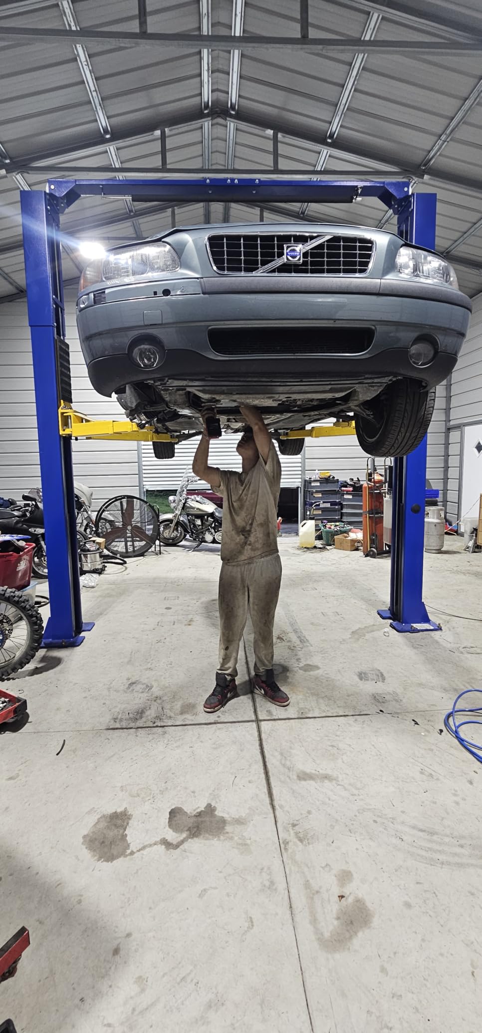 BILT HARD Two Post Car Lift 10000 LBS Capacity, 3HP 1PH Clearfloor Automotive Vehicle Lifts with Single Point Release, 4.5Ton 2 Post Overhead Auto Truck Tractor Lift 220V 60HZ customer photo 1