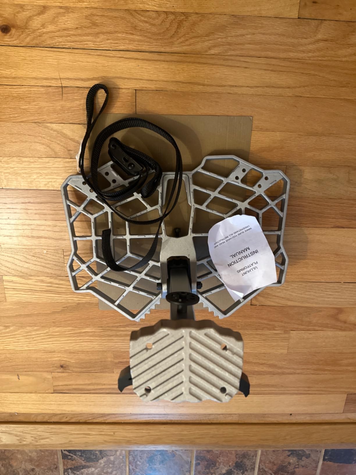 UIIHUNT Tree Saddle Hunting Platform, Reliable Saddle Platform with Non-Slip Ridge Grips, Mobile Cast Aluminum Construction, Fully Adjustable Silent Hunting Saddle Platform, 16.1