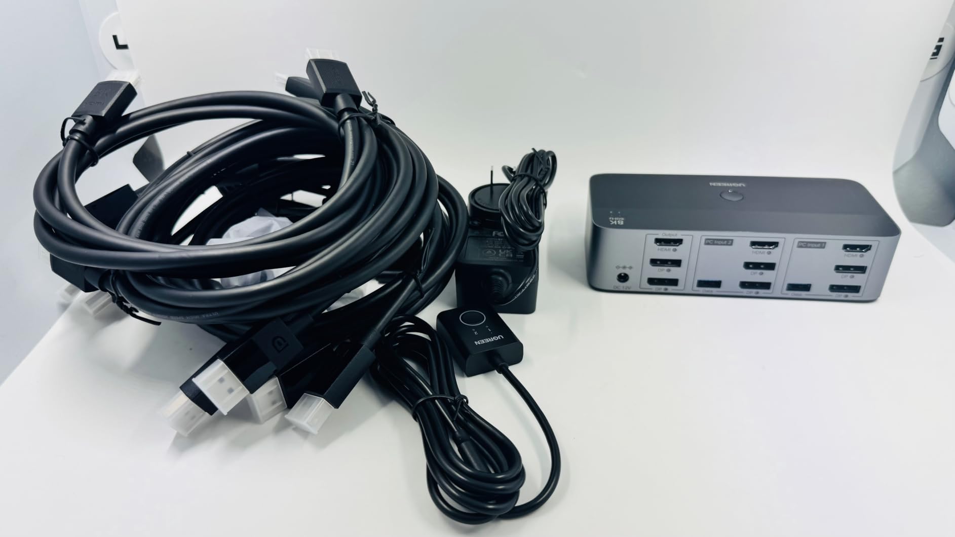 UGREEN 8K@60Hz HDMI Displayport KVM Switch 3 Monitors 2 Computers, Aluminum customer photo 1