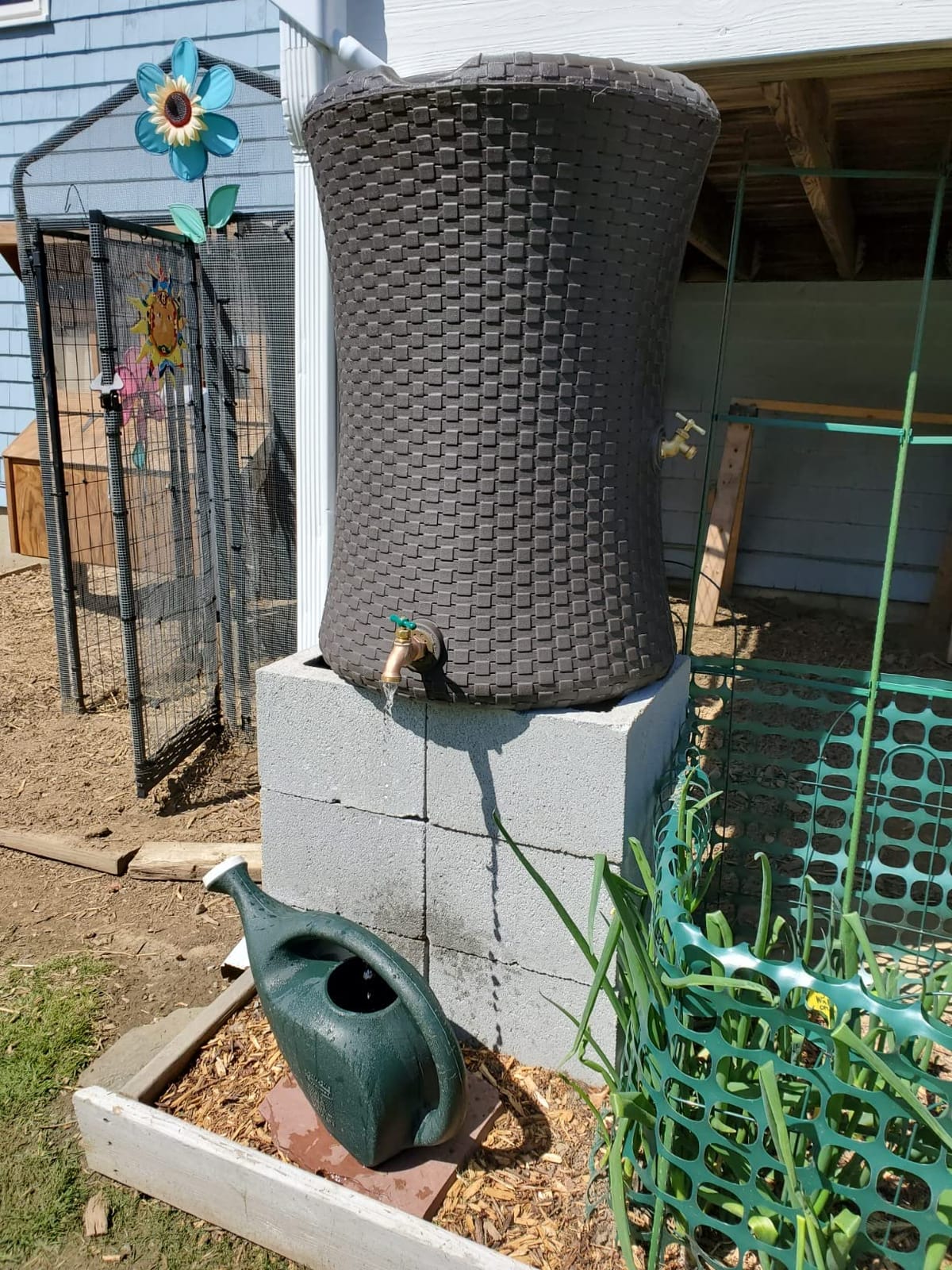 Good Ideas 50 Gallon Nantucket Rain Barrel Planter, Coyote Granite customer photo 1