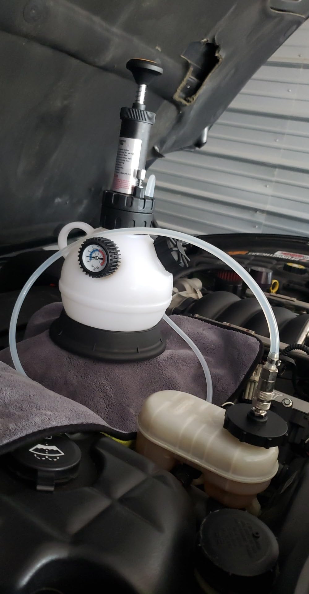 SMOTIVEPRO 2L Manual Brake Bleeder Kit with 4 Master Cylinder Adapters customer photo 2