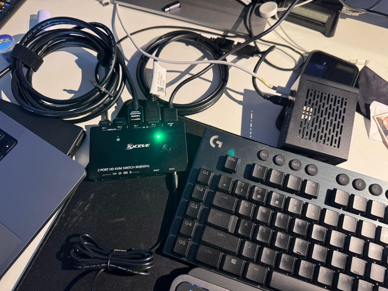 8K@60Hz HDMI Displayport KVM Switch 3 Monitor 2 Computer 4K@144Hz Triple Monitor KVM Switches with USB 3.0 Port,Wired Remote,Power Adapter and USB3.0 Cables(6.6 cm 2 PC 3 Monitor 8K KVM) customer photo 1