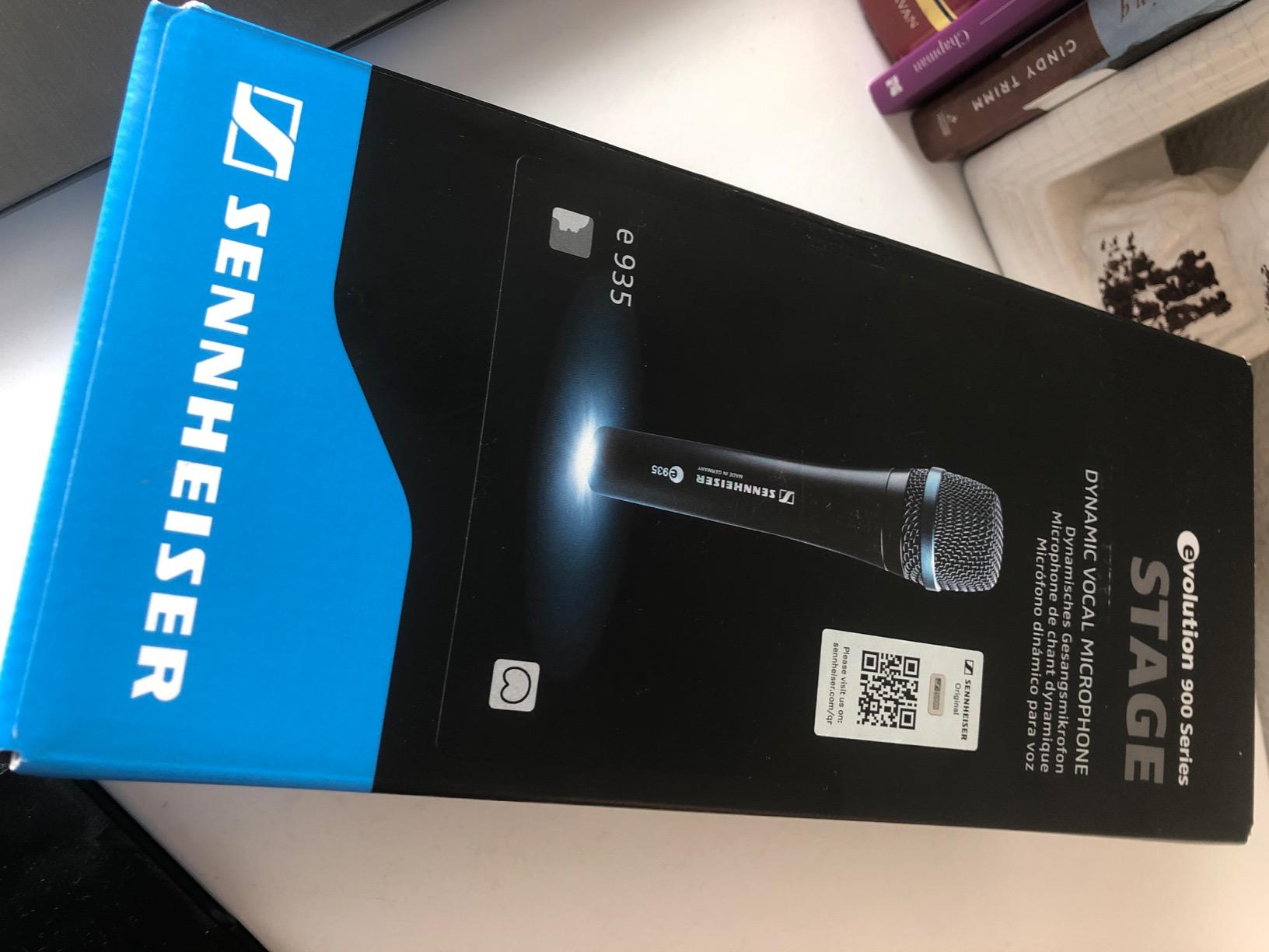 Sennheiser Pro Audio e 935 Cardioid Dynamic Vocal Microphone customer photo 2