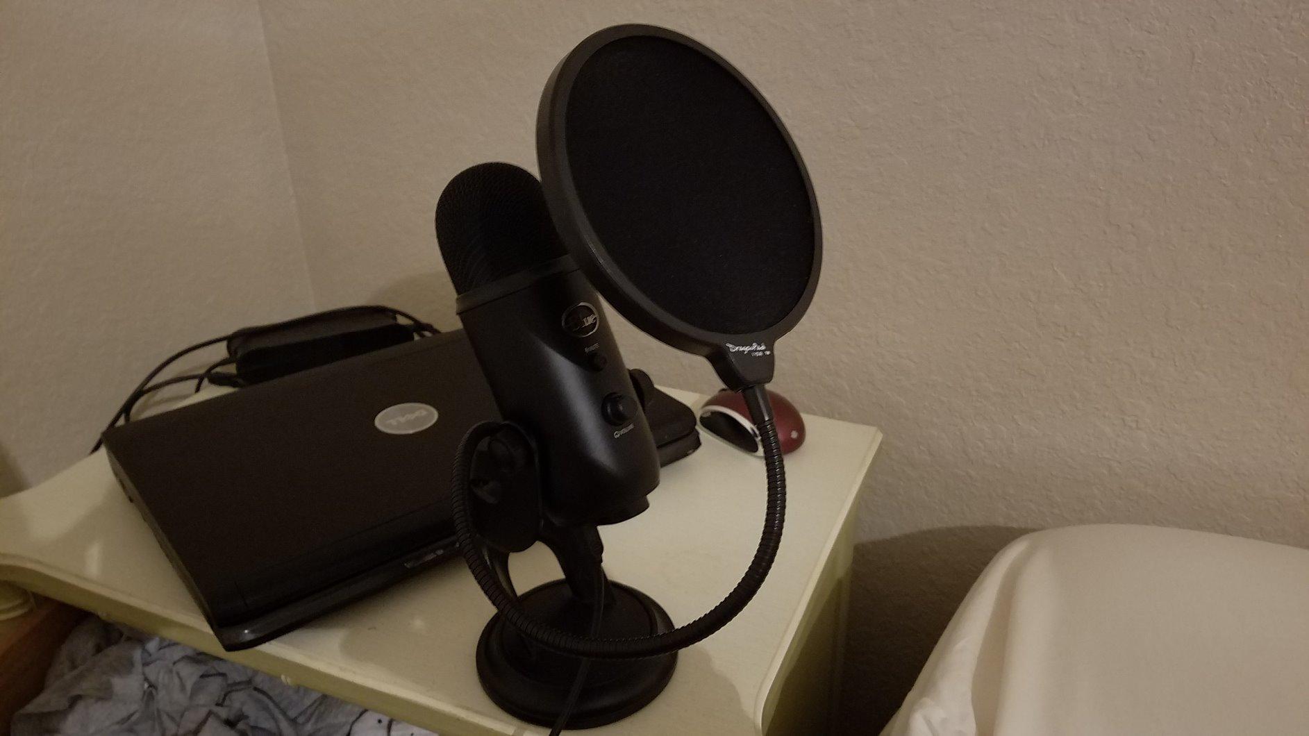 Dragonpad USA Microphone Pop Filter, for Blue Yeti, Blue Snowball - Flexible Gooseneck Microphone Mount and Double Layer Sound Shield Guard Windscreen customer photo 1