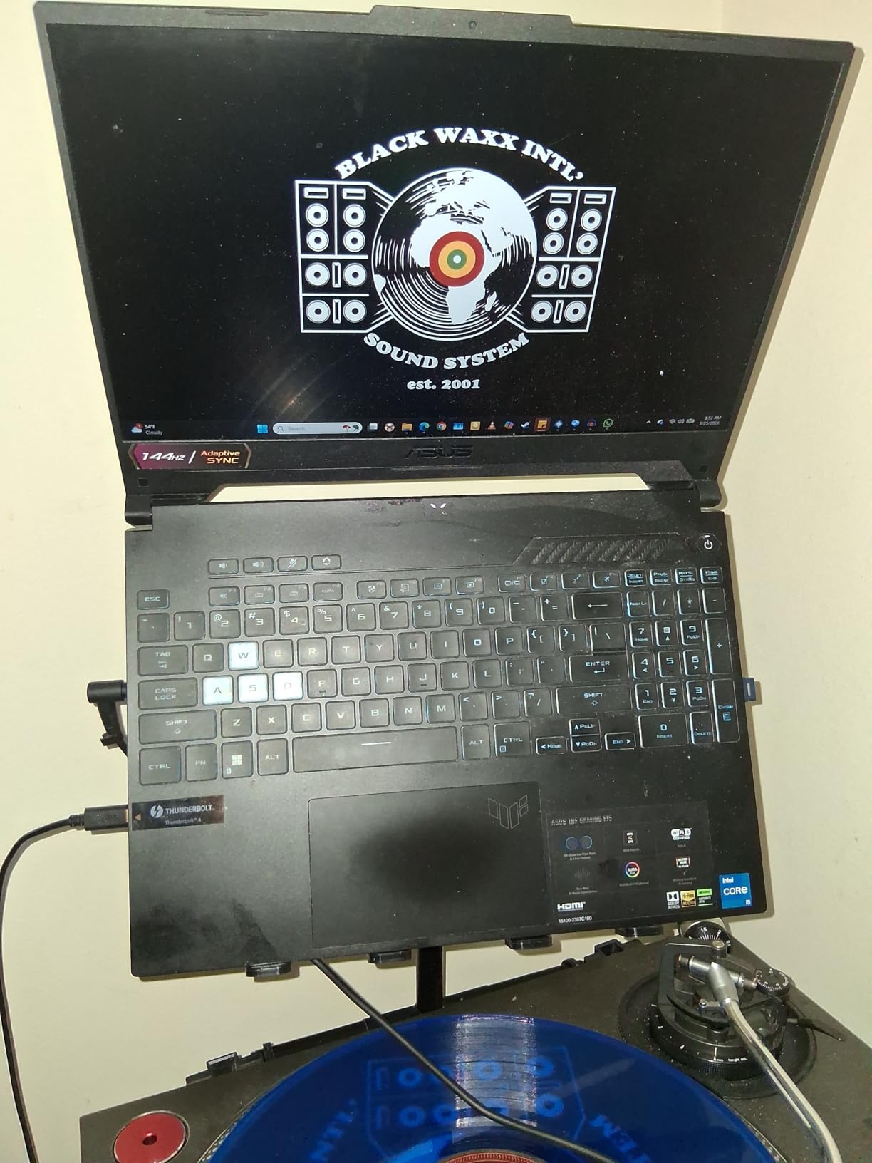 Pyle Portable Folding Laptop Stand - Standing Table with Adjustable Angle, Foldable Height and Four Prong Anti-Slip Tray for iPad, Tablet, DJ Mixer, Workstation, Gaming and Home Use - PLPTS55 customer photo 1