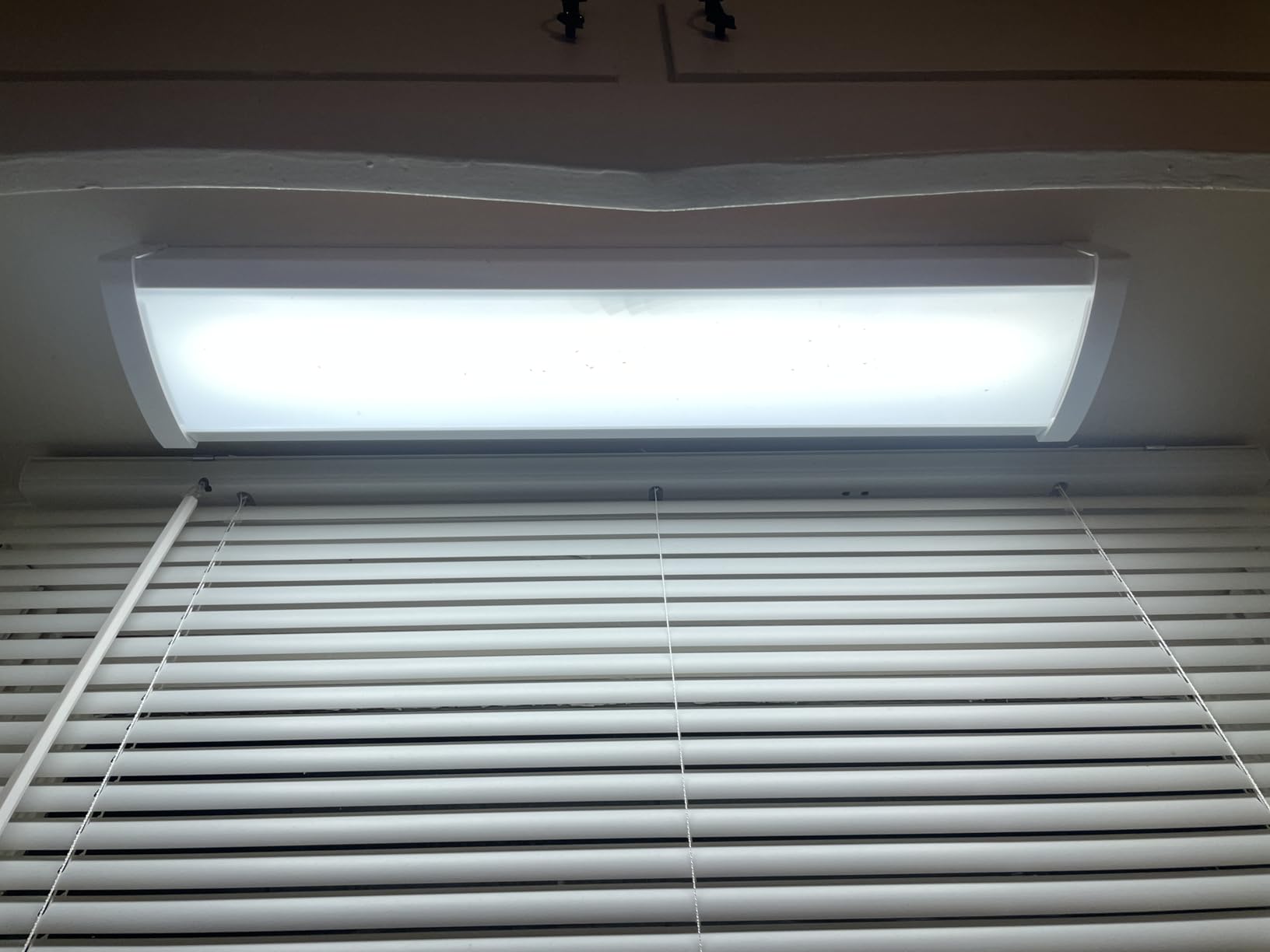 Lithonia Lighting 4' Low-Profile LED Wraparound Light Fixture, 4000K, 120V customer photo 1