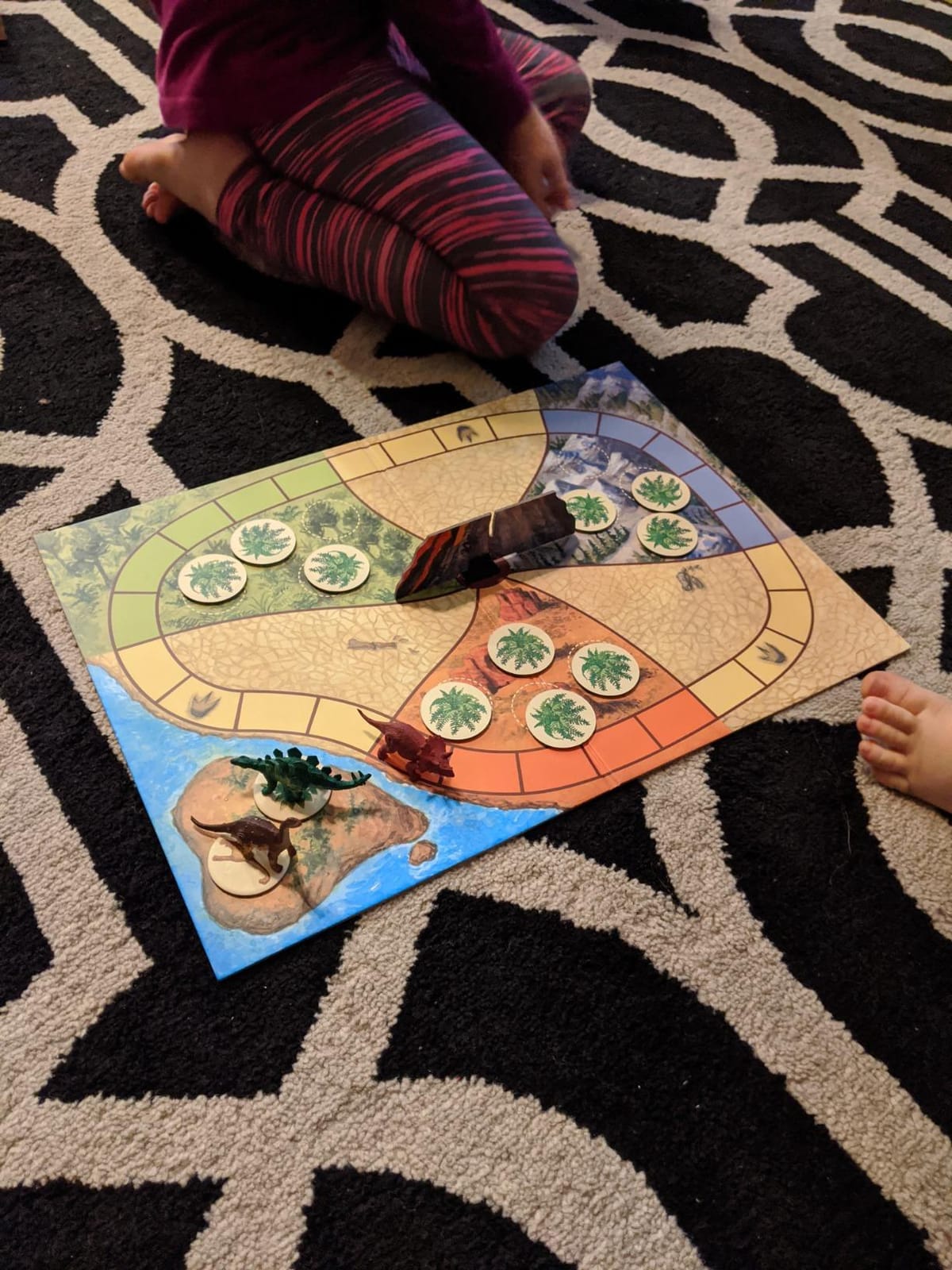 Peaceable Kingdom Dinosaur Escape Cooperative Memory Game of Logic and Luck for 2 to 4 Kids Ages 4+ customer photo 2