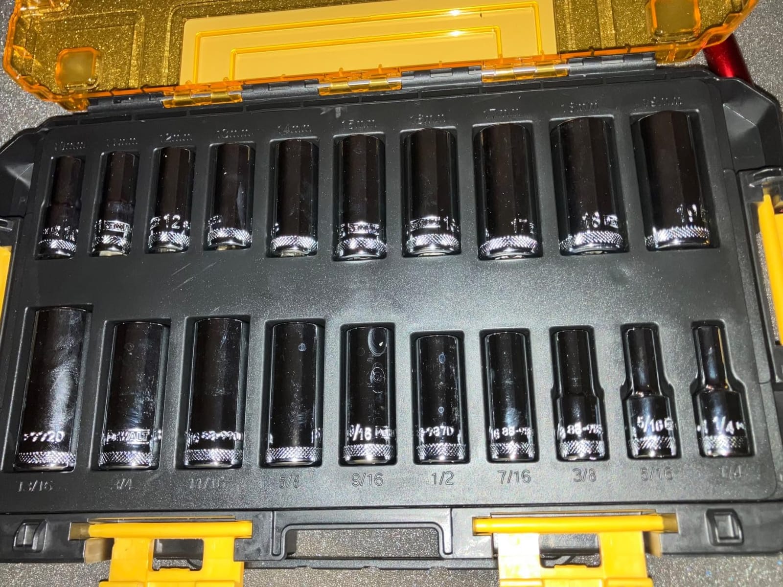 DEWALT DWMT73812 Tool Kit 3/8'' Drive Deep Socket Set, 20 Piece customer photo 1