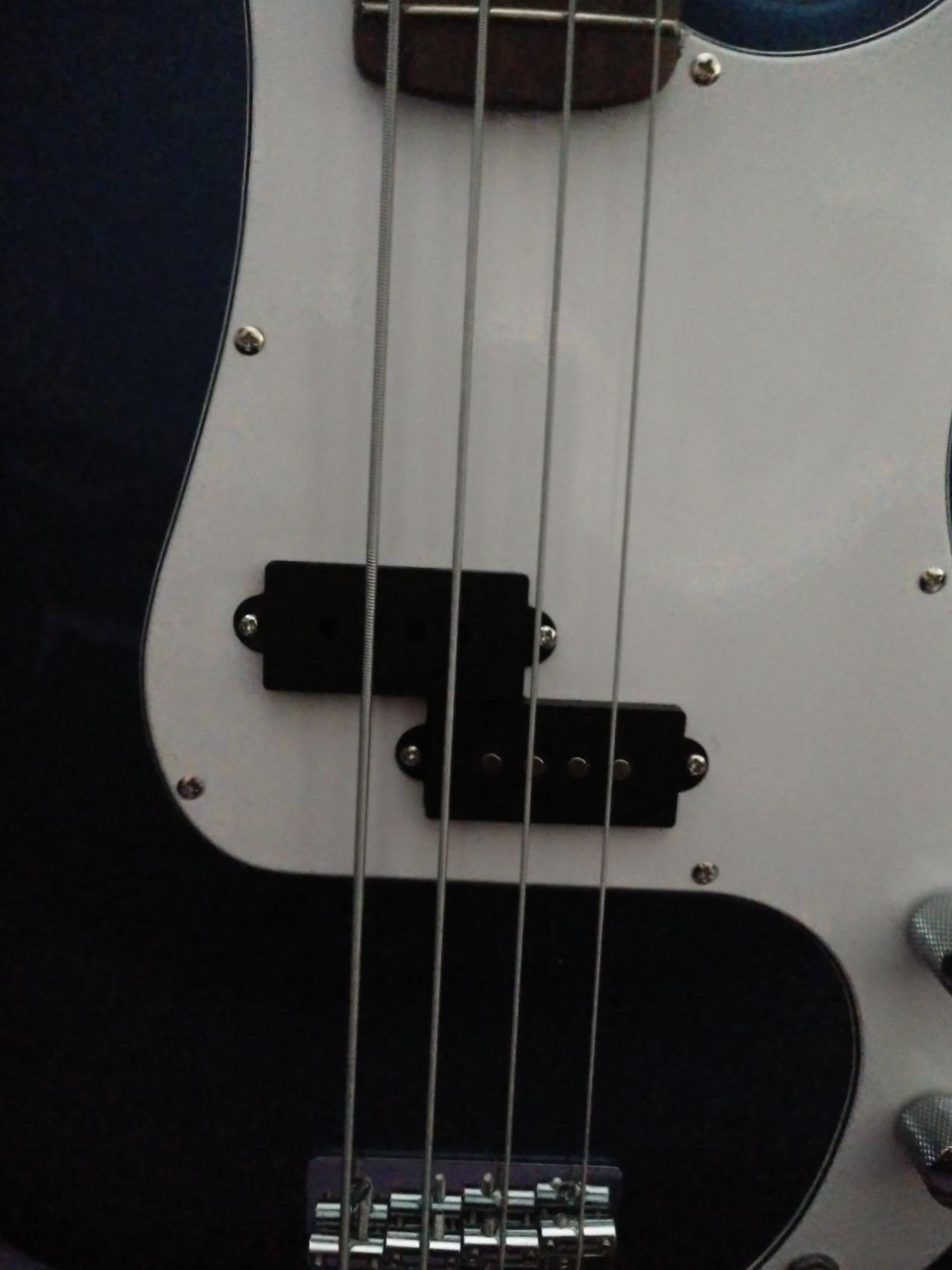 Stedman Beginner Series Bass Guitar Bundle with 15-Watt Amp, Gig Bag, Instrument Cable, Strap, Strings, Picks, and Polishing Cloth - Metallic Blue customer photo 2