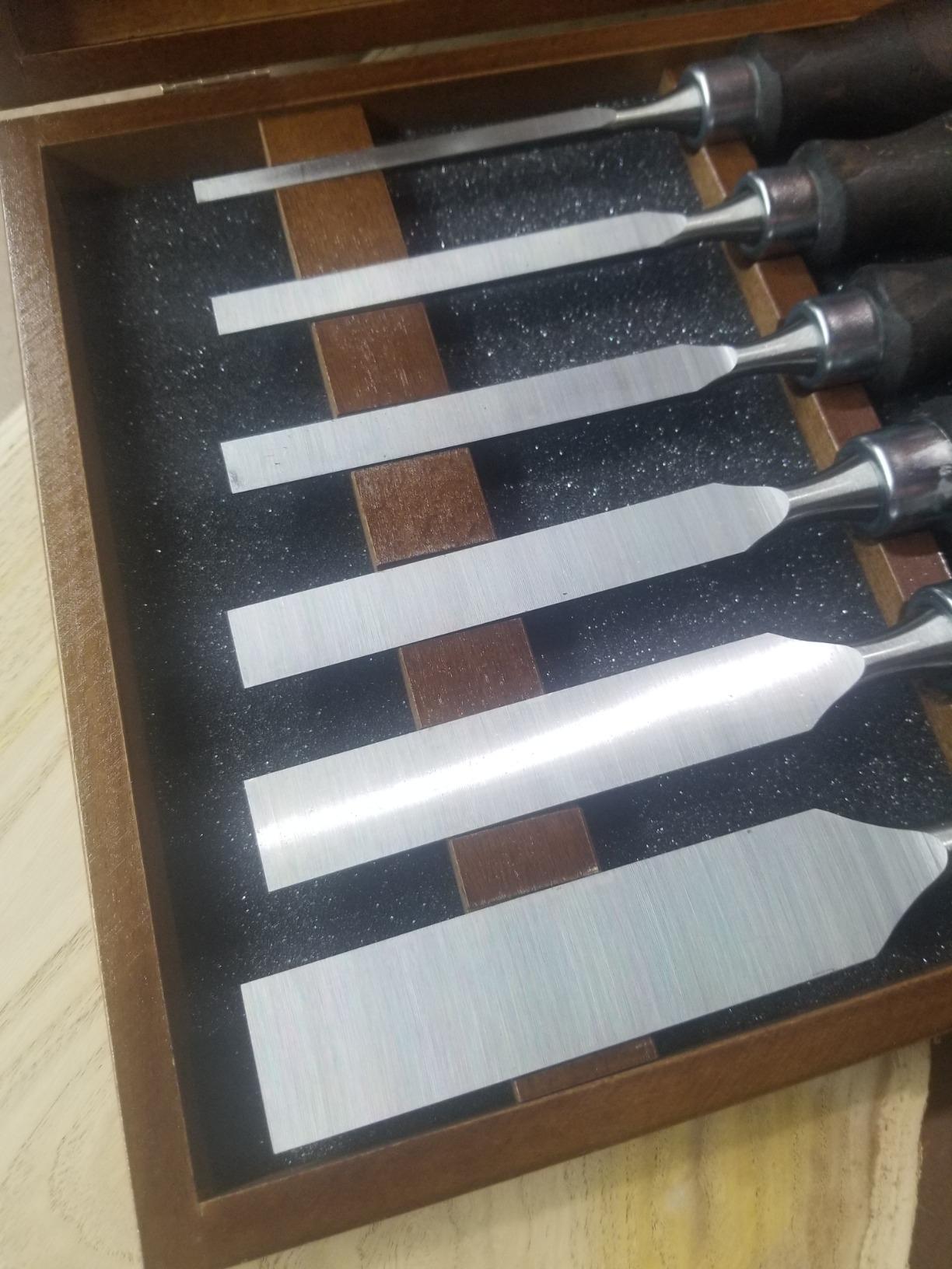 Narex 6 pc Set 6 mm (1/4), 10 (3/8), 12 (1/2), 16 (5/8), 20 (13/16), 26 (1-1/16) Woodworking Chisels in Wooden Presentation Box 853053 customer photo 1