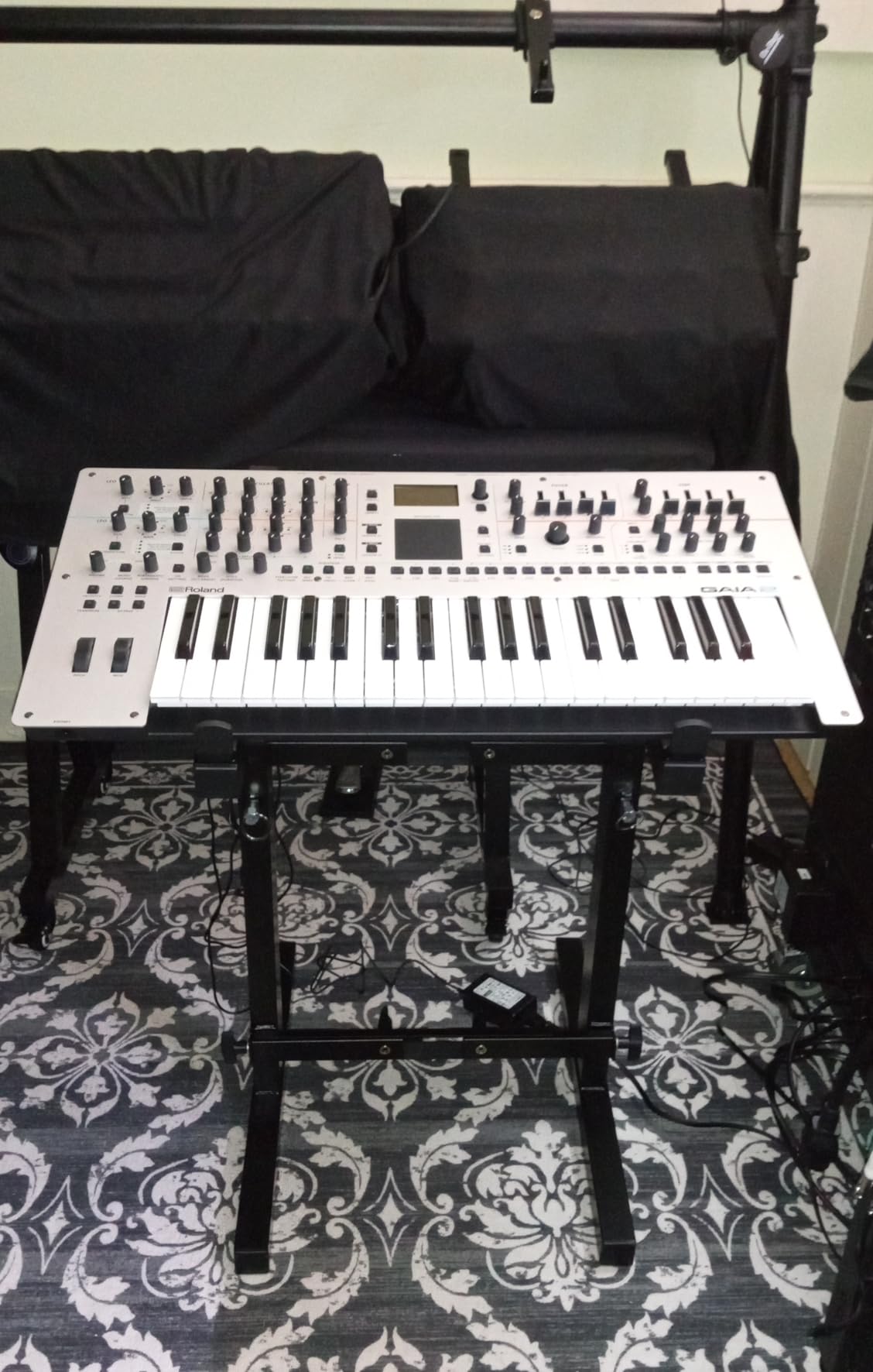 Rockville RXS20 Portable Mixer Stand, Adjustable Height and Width, Black customer photo 1