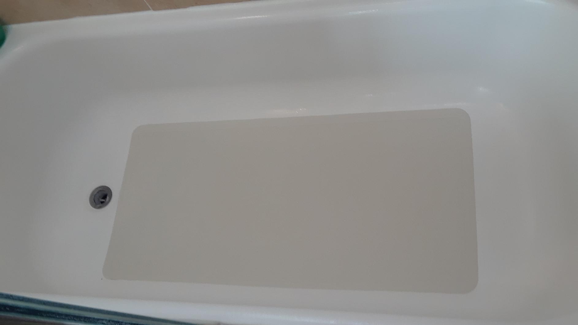 Rubbermaid Commercial Products Safti-Grip Bath Mat, Large, White, Suction-Backed, for Commercial/Residential Use for Home/Hotel/Shower/Bathtub customer photo 2