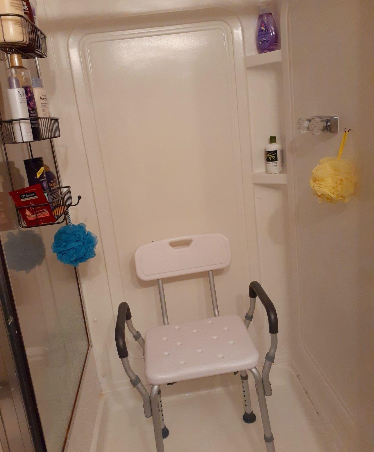 Vaunn Medical Deluxe Spa Shower Chair with Arms and Back, Bath Seat for Seniors, 450 lbs Max Weight, White with Light Gray Arms customer photo 1
