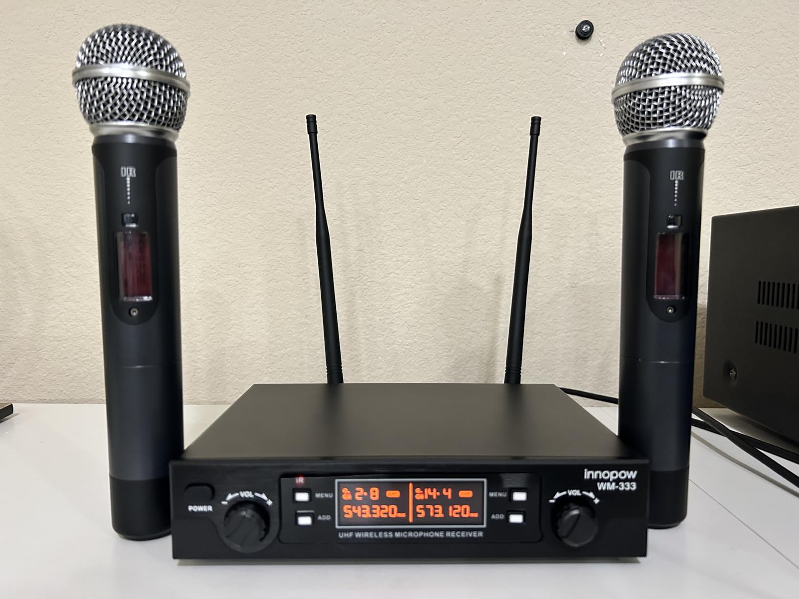 innopow 200-Channel Wireless Microphones System, Dual UHF Metal Cordless Mic Set, Auto Scan, Long Range 200-240Ft,16 Hours Use for Karaoke Singing, Church, 2022 Version(WM333) customer photo 2