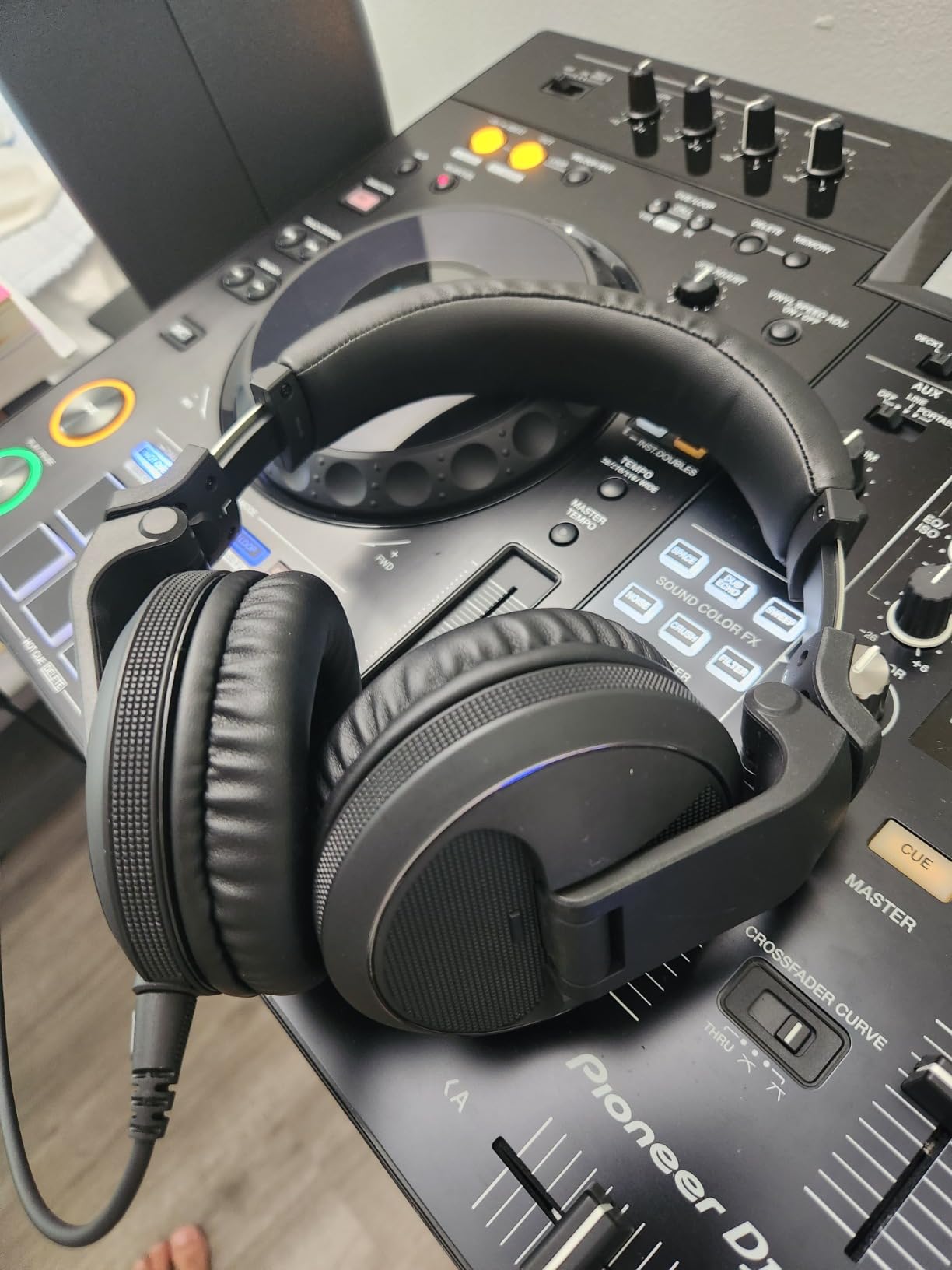 Pioneer DJ HDJ-X5 Professional DJ Headphones - Black customer photo 2