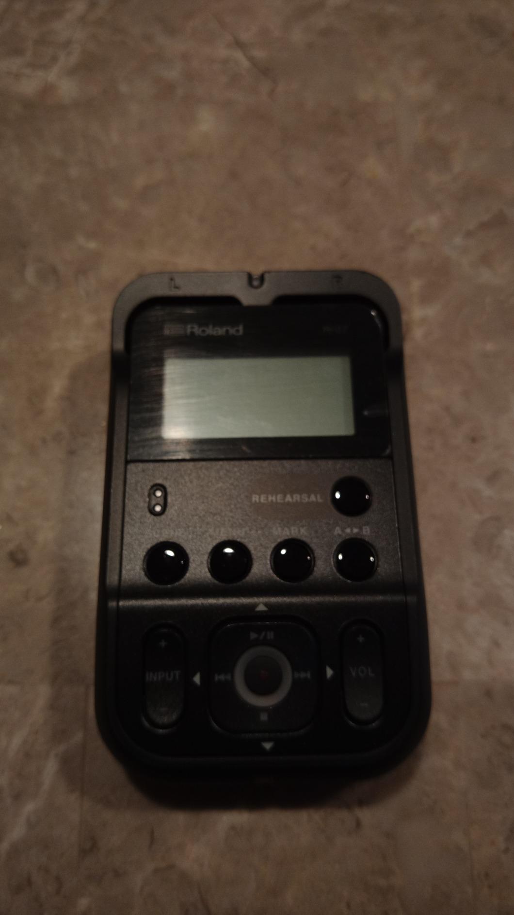 Roland R-07 High-Resolution Handheld Audio Recorder, Black (R-07-BK) customer photo 1