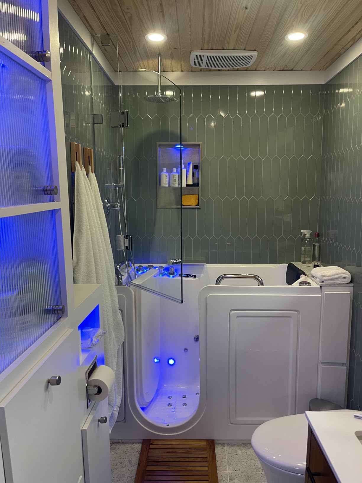 ANZZI Walk In Tub, 27 X 53 In, Left Drain, 12 Whirlpool & 18 Air Jets customer photo 1