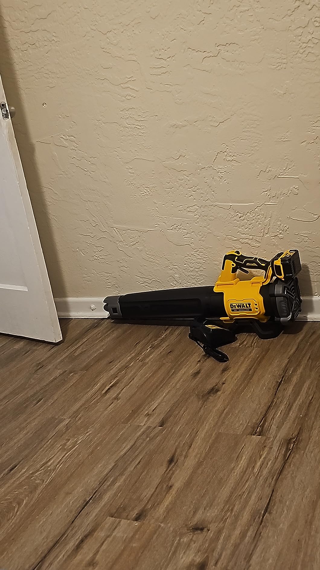 DEWALT 20V MAX* XR Leaf Blower, 125-MPH, 450-CFM (DCBL722P1) customer photo 1